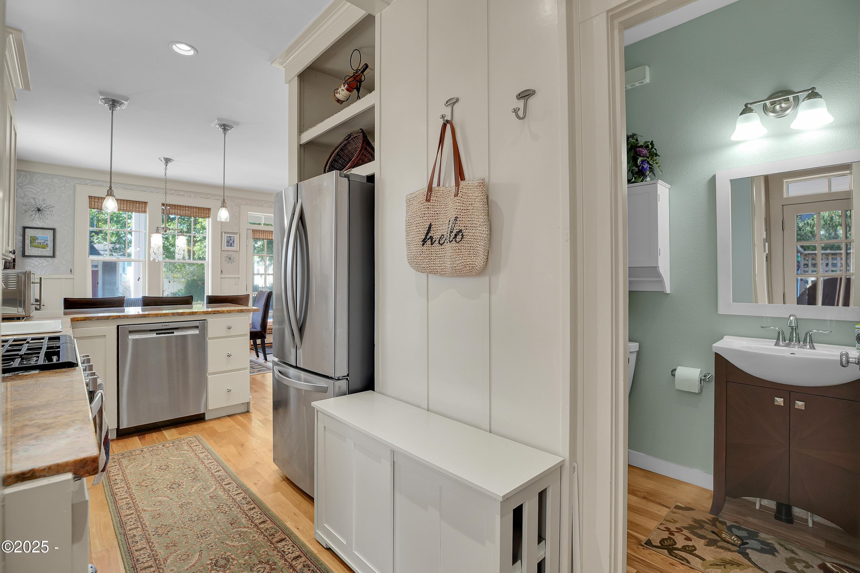 2746 SW Beach Avenue