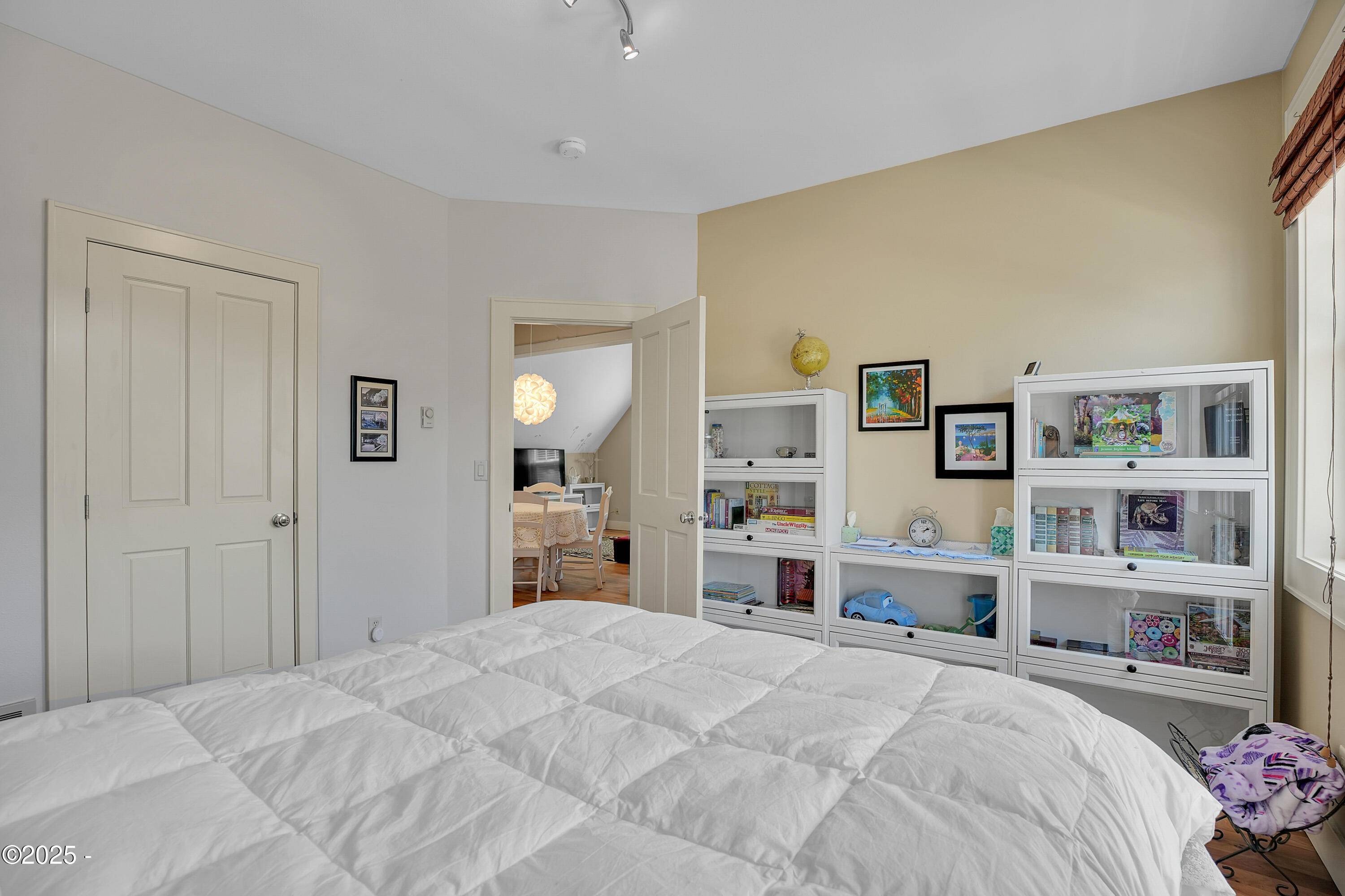 2746 SW Beach Avenue