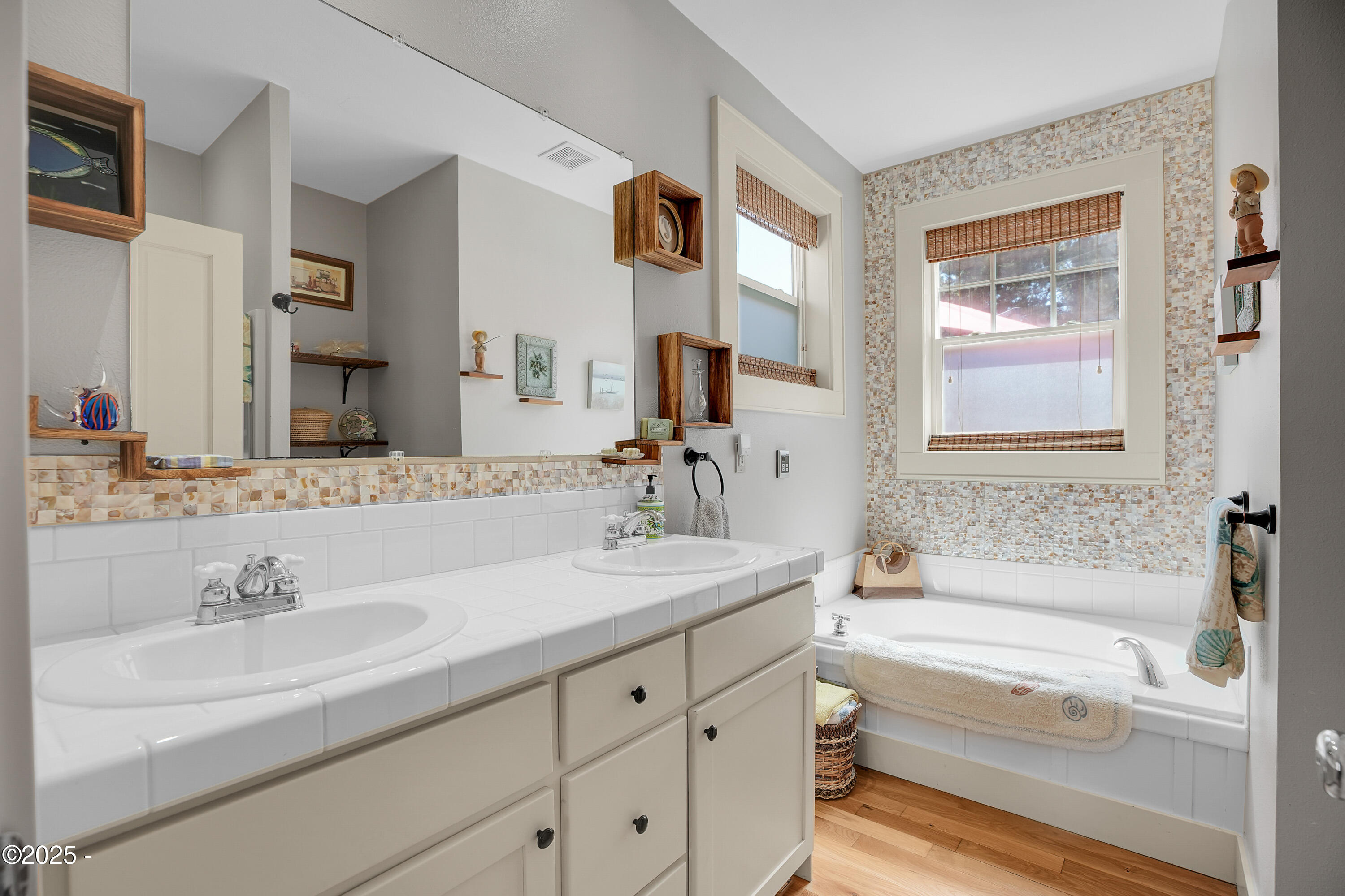 2746 SW Beach Avenue