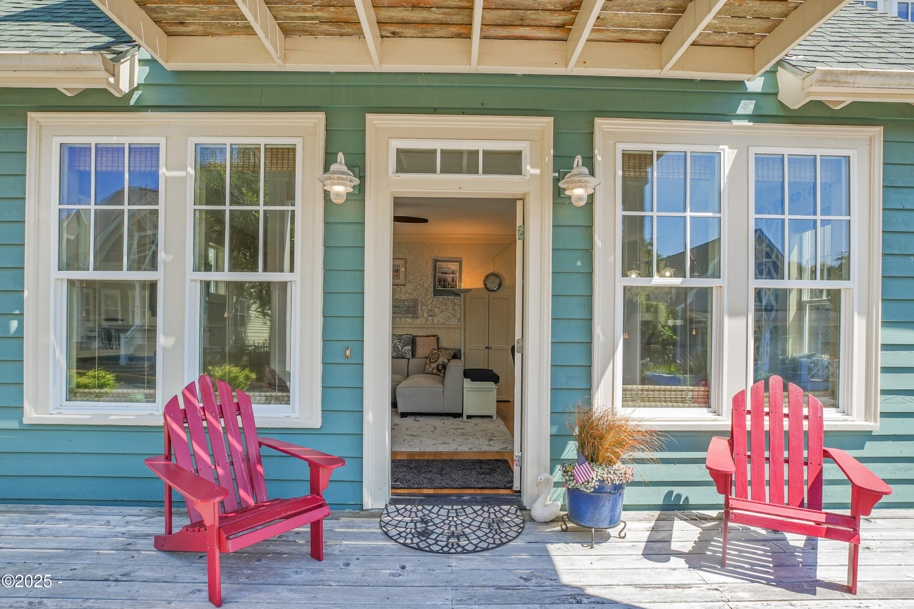 2746 SW Beach Avenue