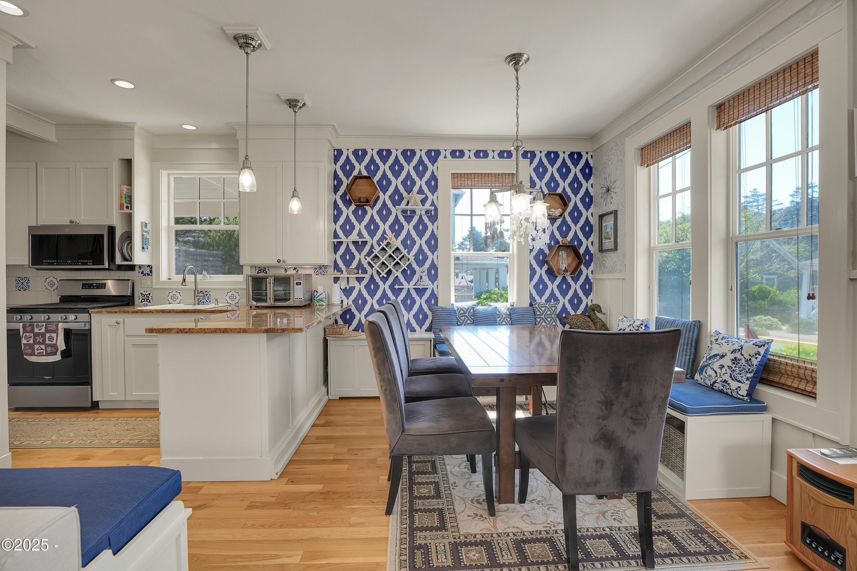 2746 SW Beach Avenue