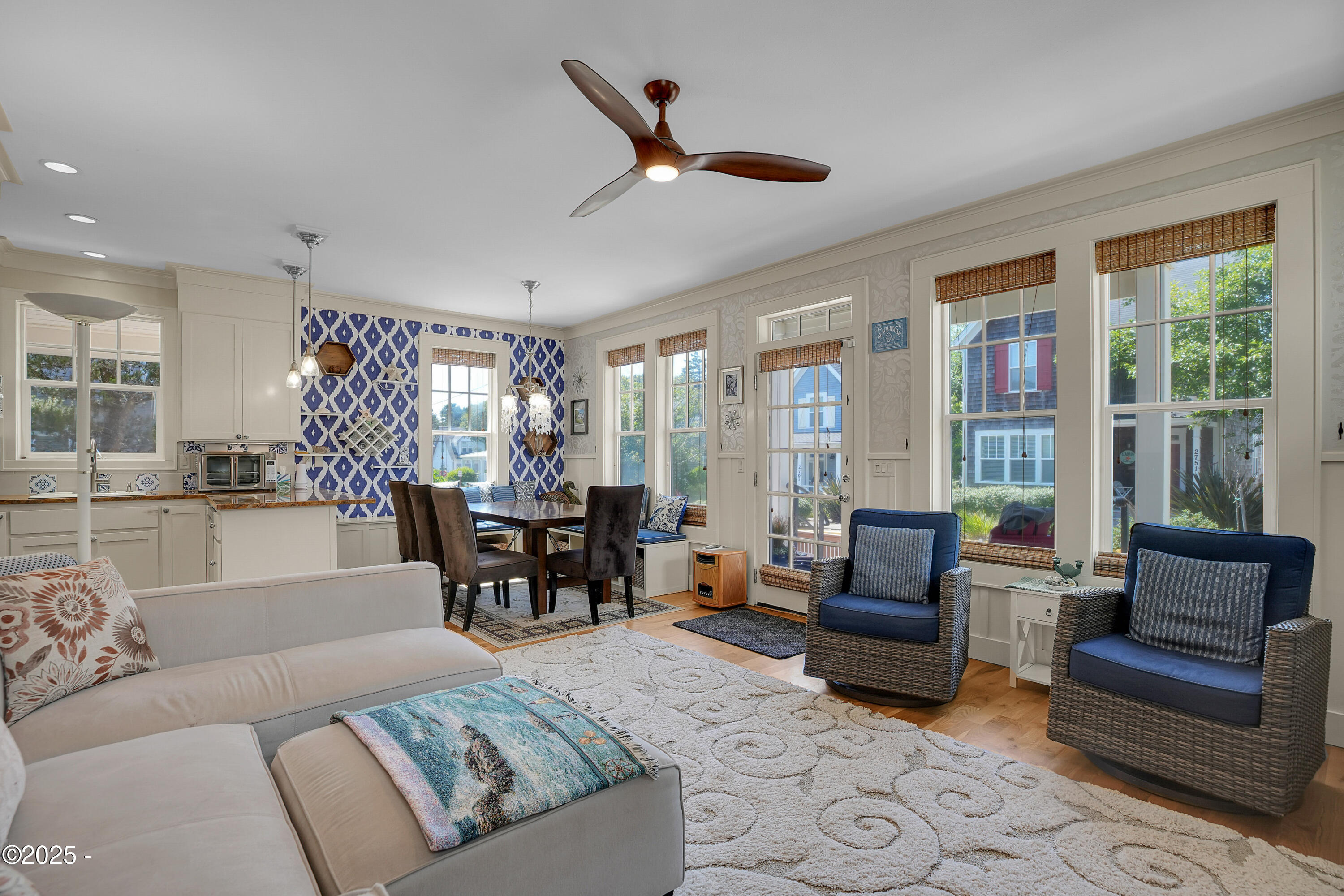 2746 SW Beach Avenue