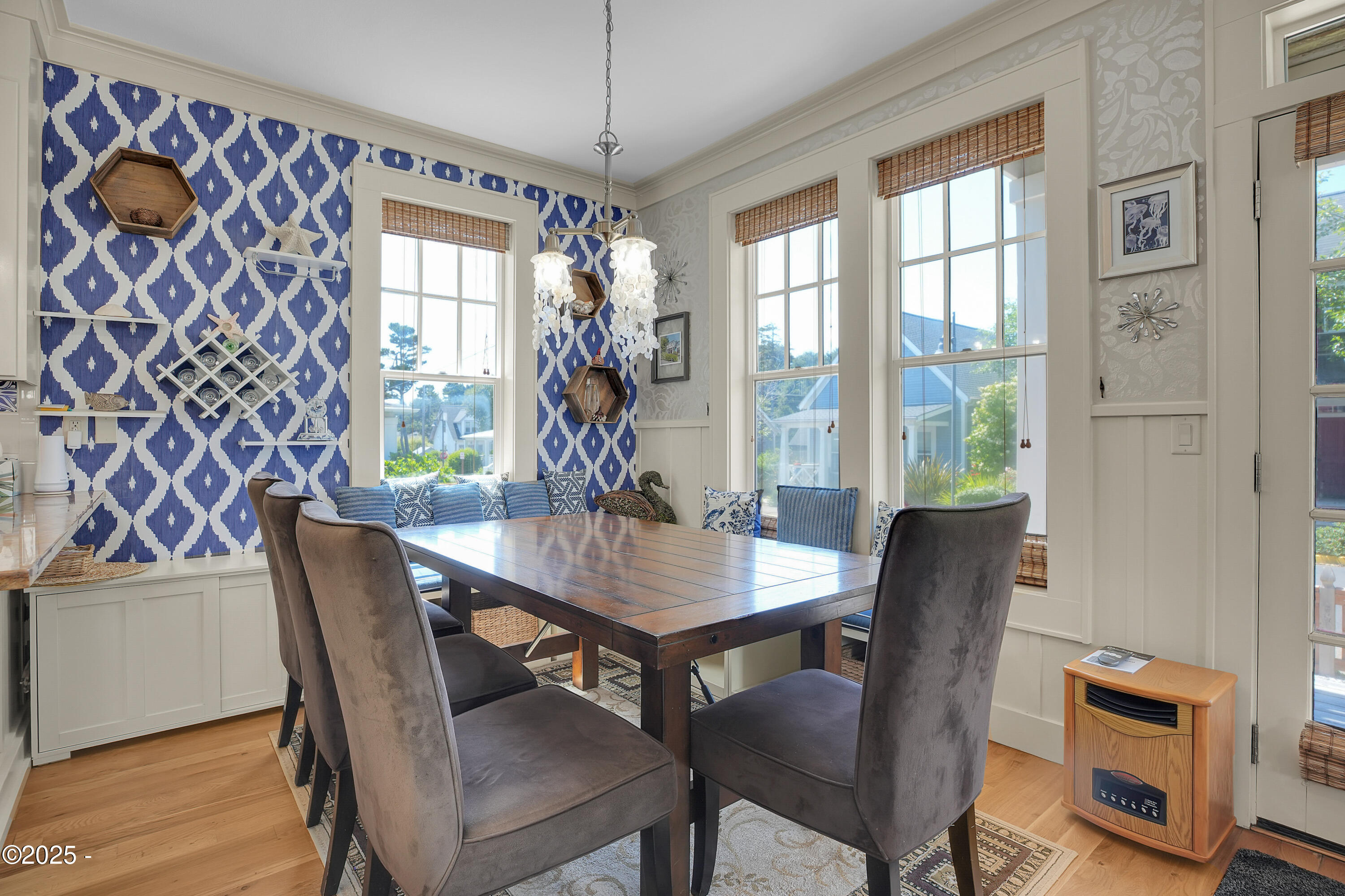 2746 SW Beach Avenue