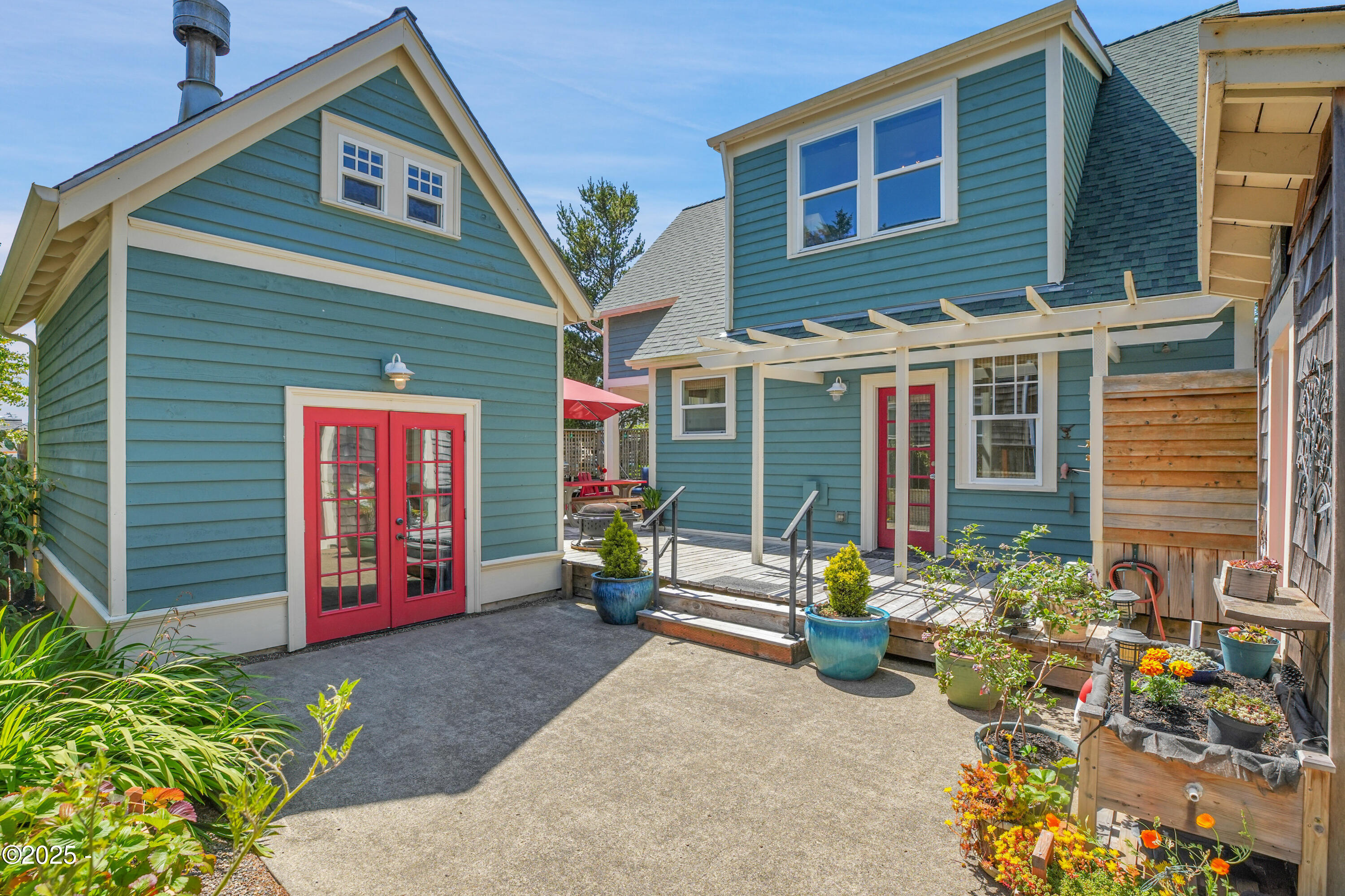 2746 SW Beach Avenue