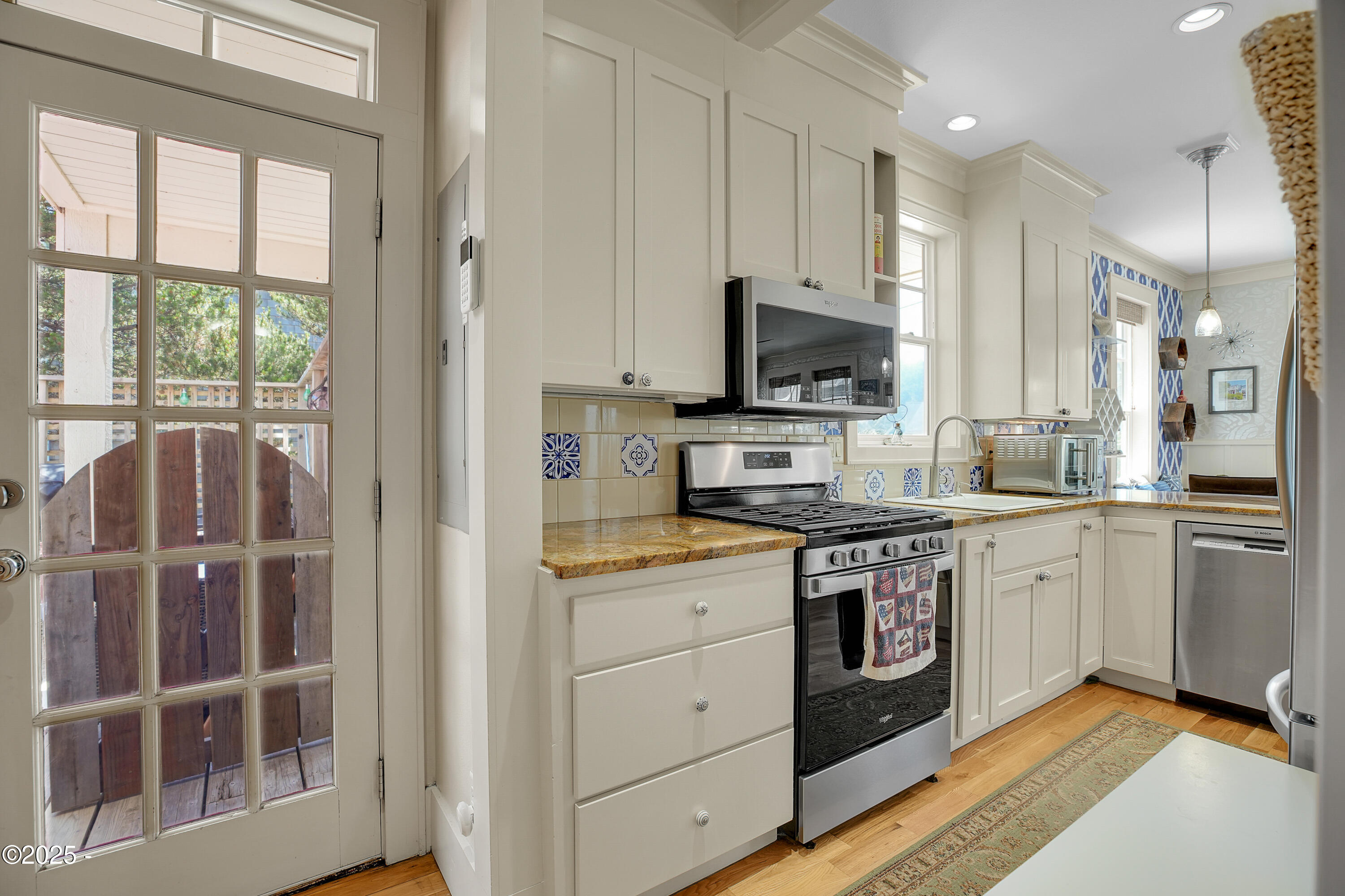 2746 SW Beach Avenue