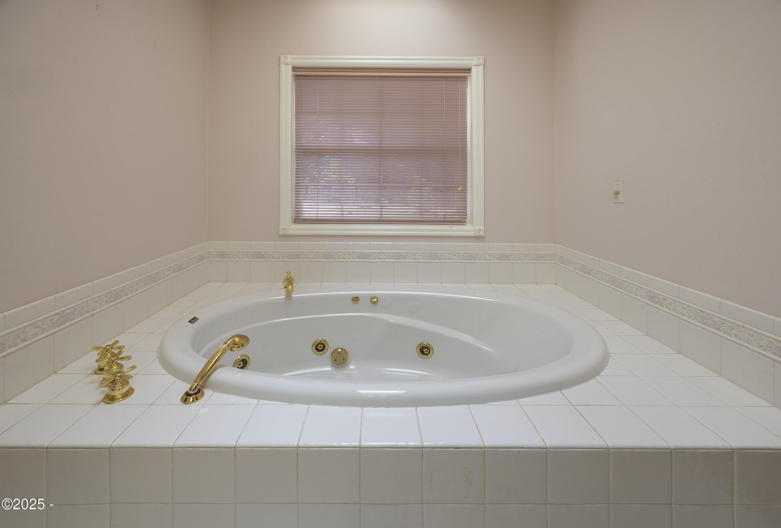 360 N Deerlane Drive