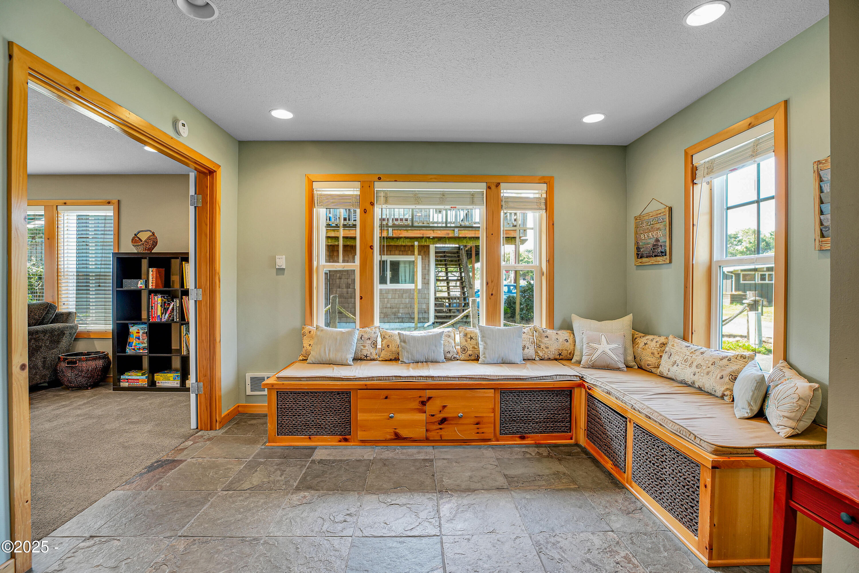 4365 Sheridan Avenue