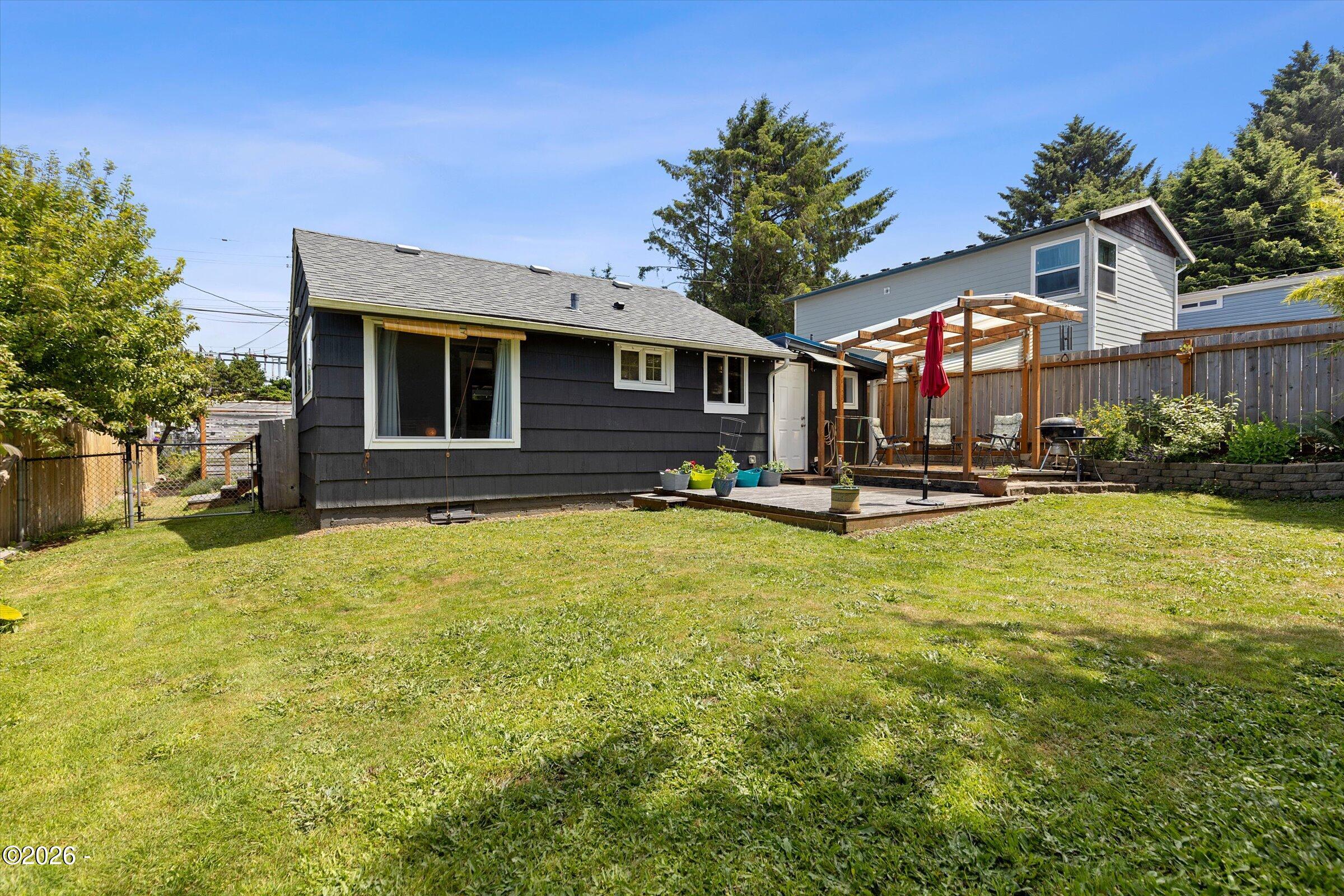 1315 SE Oar Avenue, 1 & 2