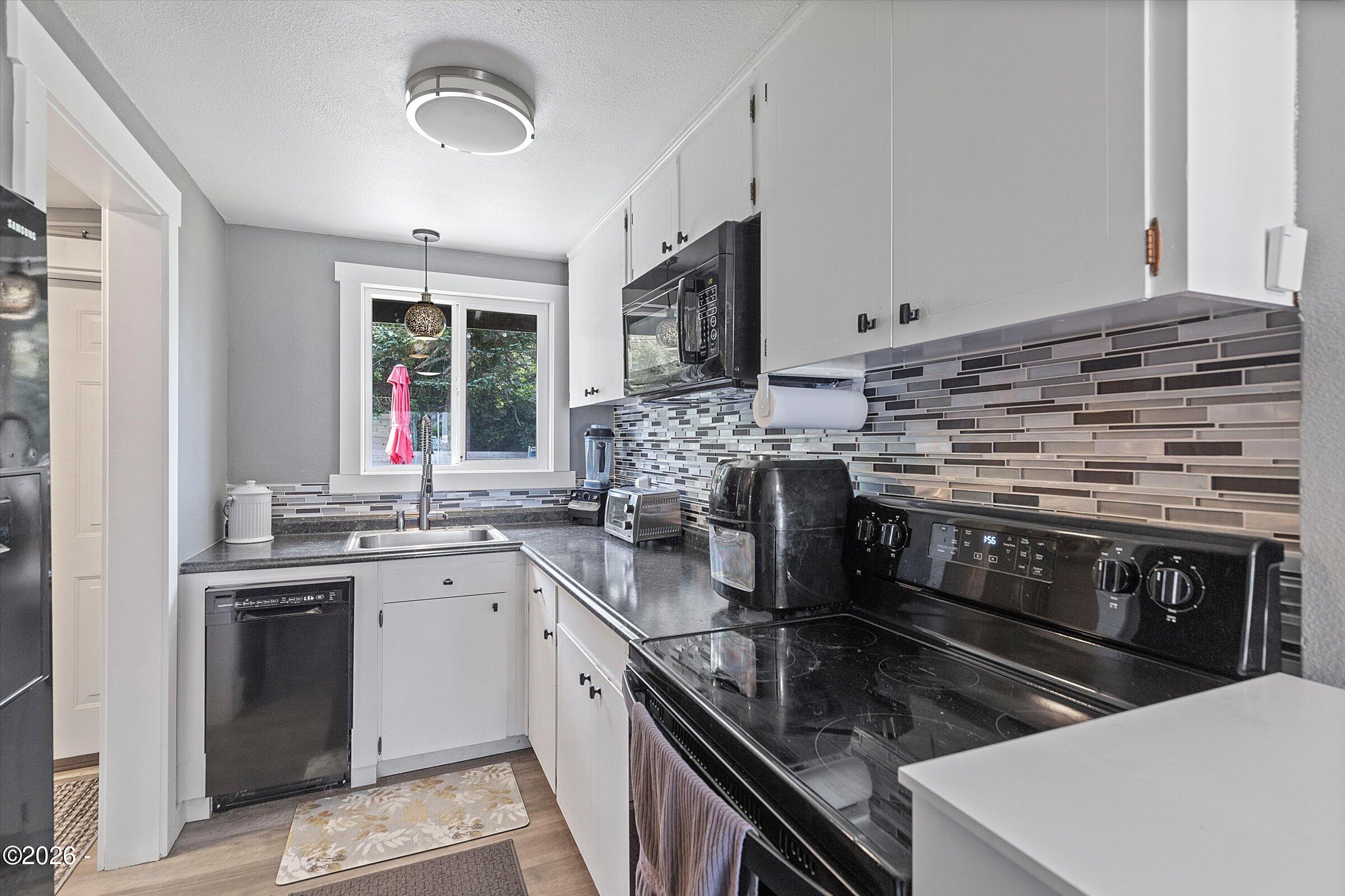 1315 SE Oar Avenue, 1 & 2