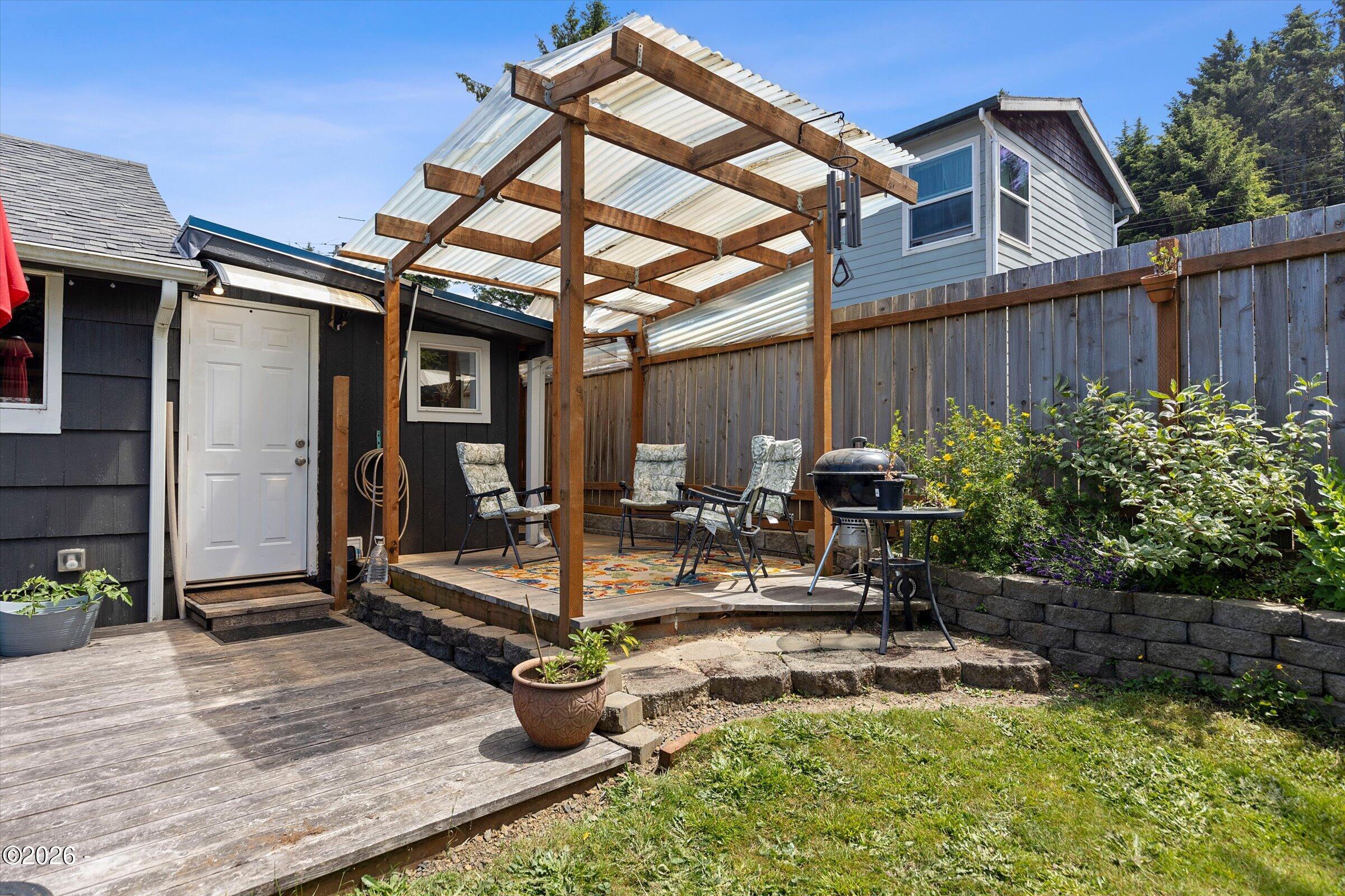 1315 SE Oar Avenue, 1 & 2