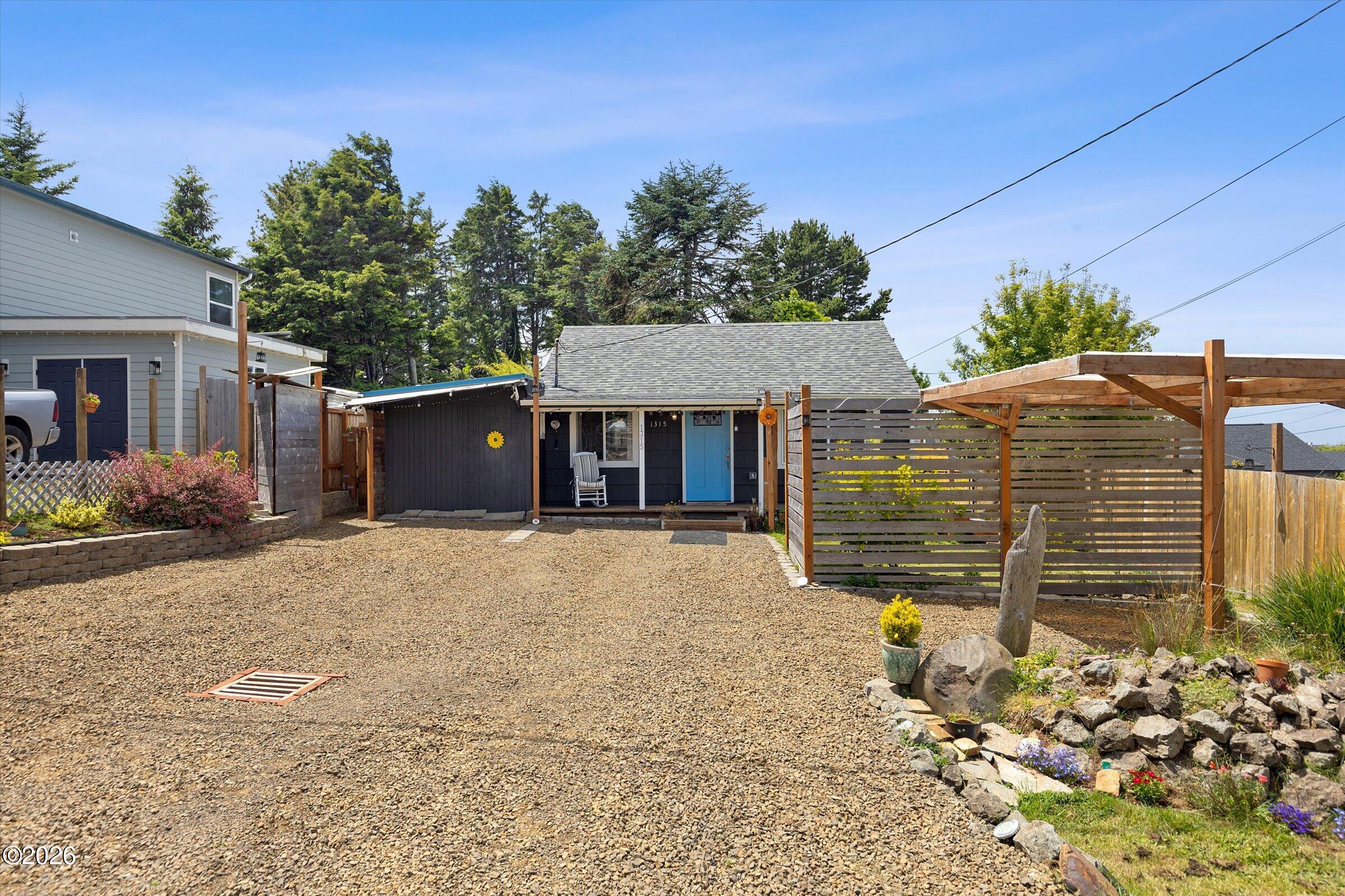 1315 SE Oar Avenue, 1 & 2