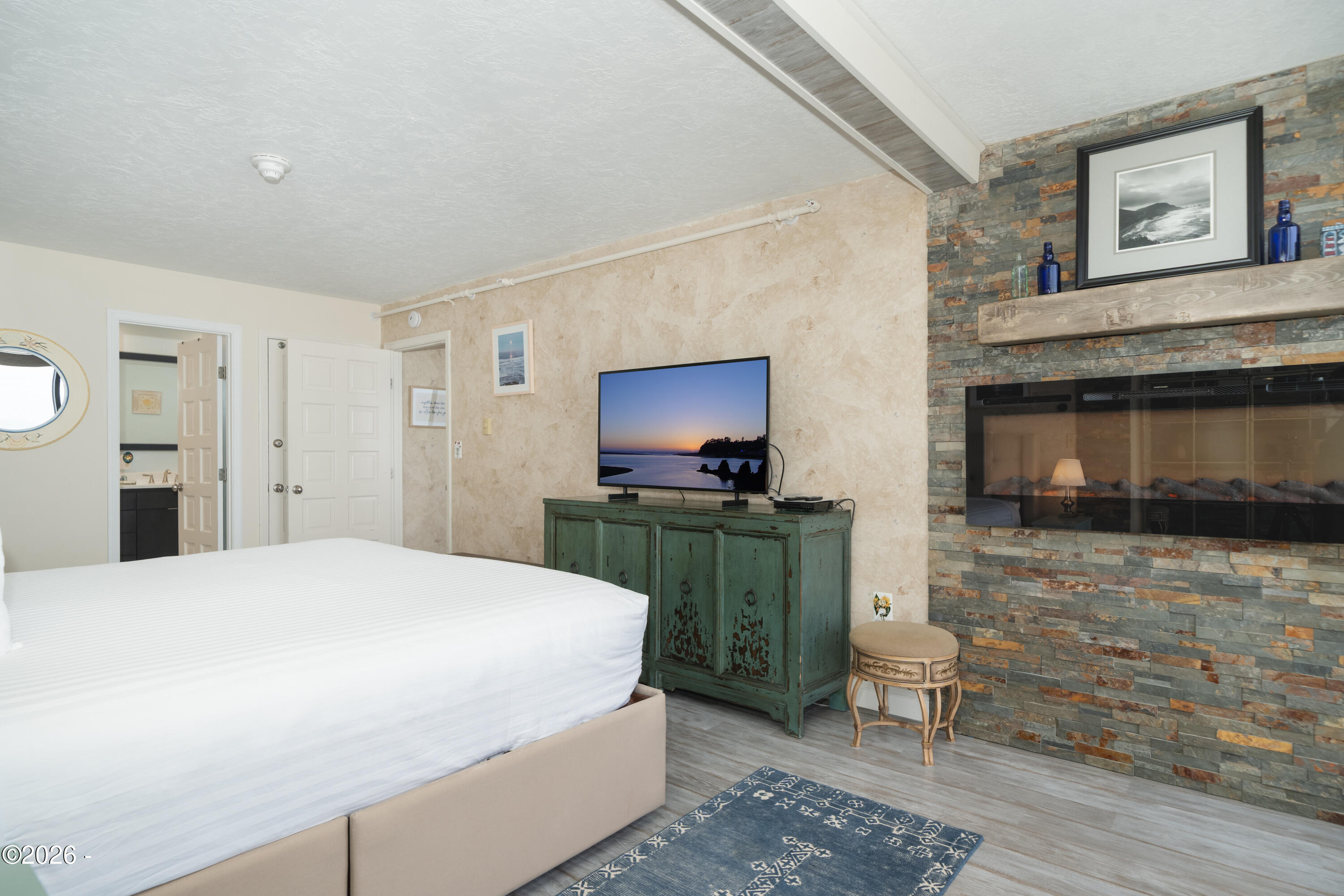 4009 SE Hwy 101, 436