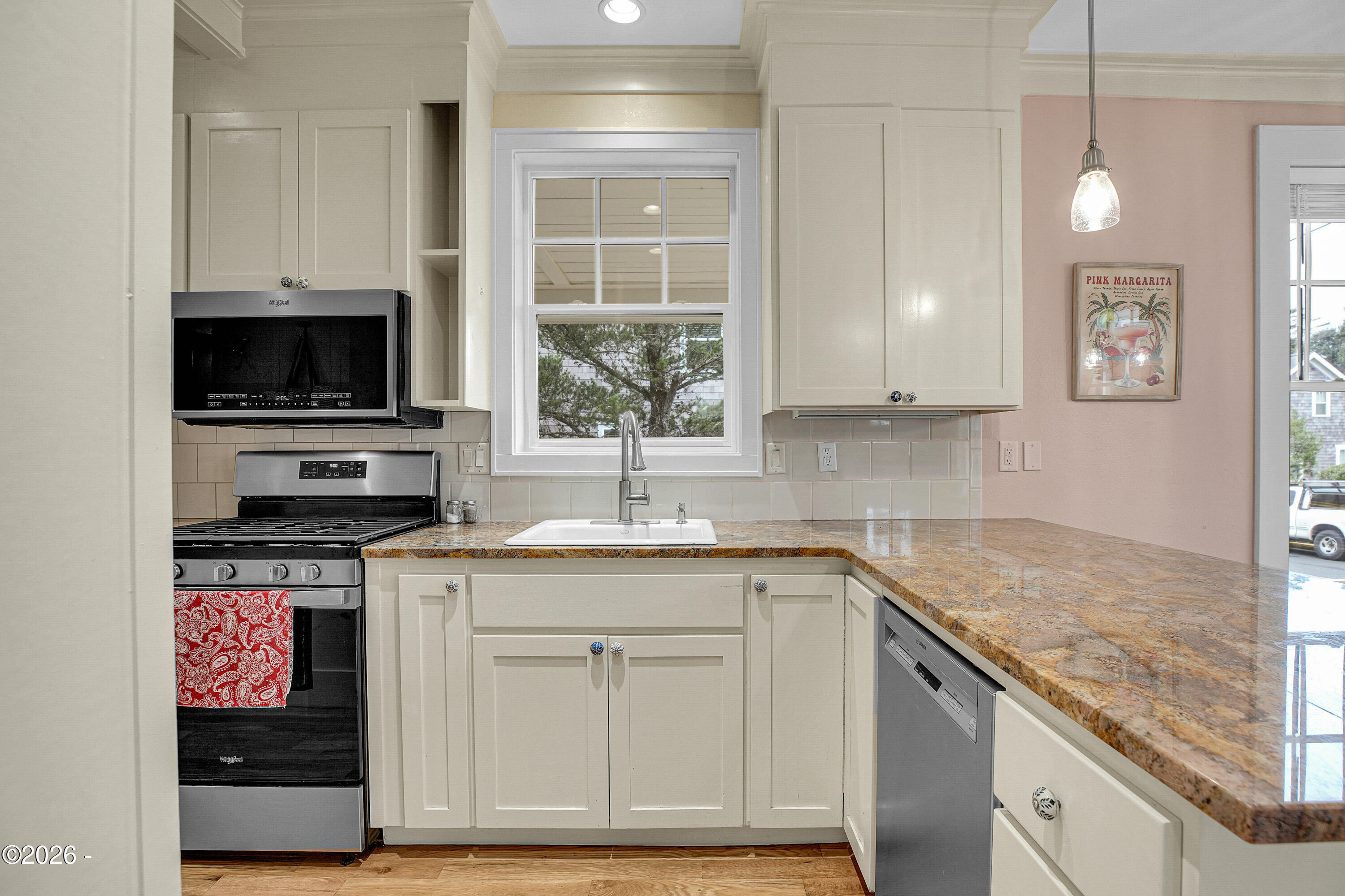 2746 SW Beach Avenue