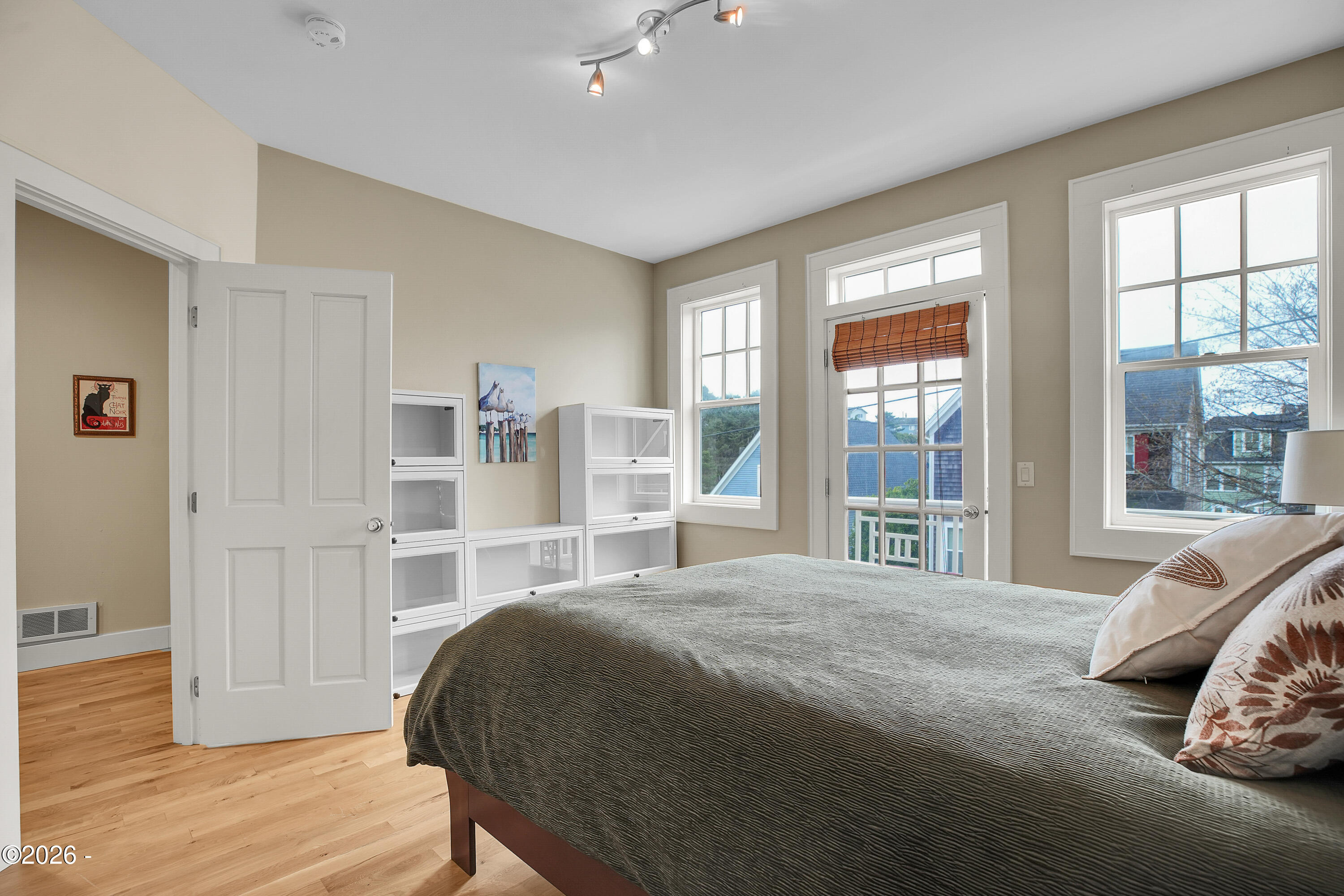 2746 SW Beach Avenue