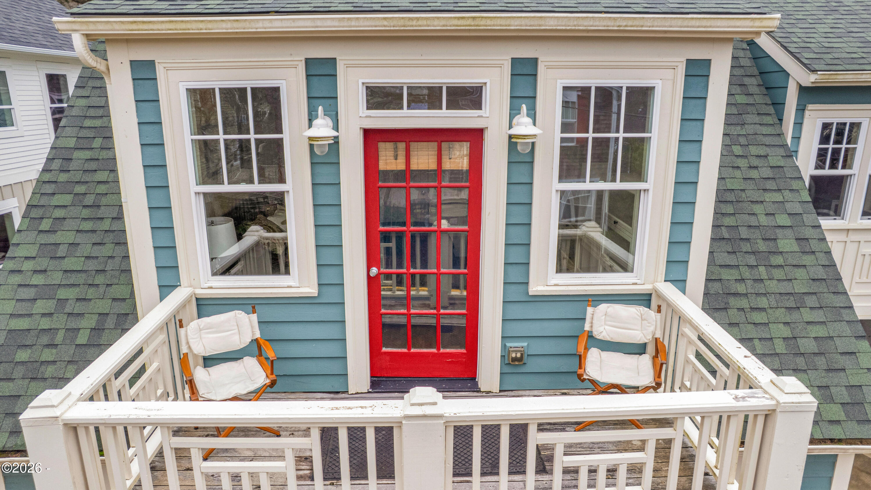 2746 SW Beach Avenue