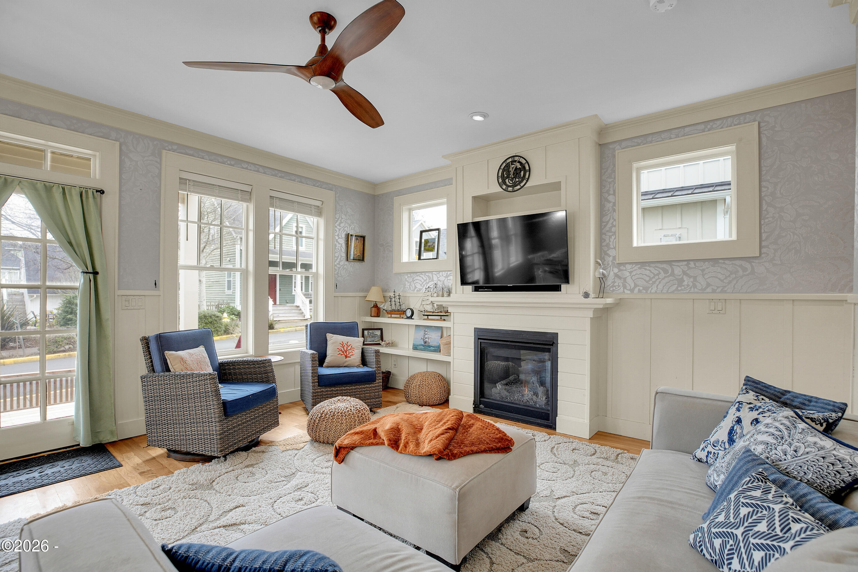 2746 SW Beach Avenue