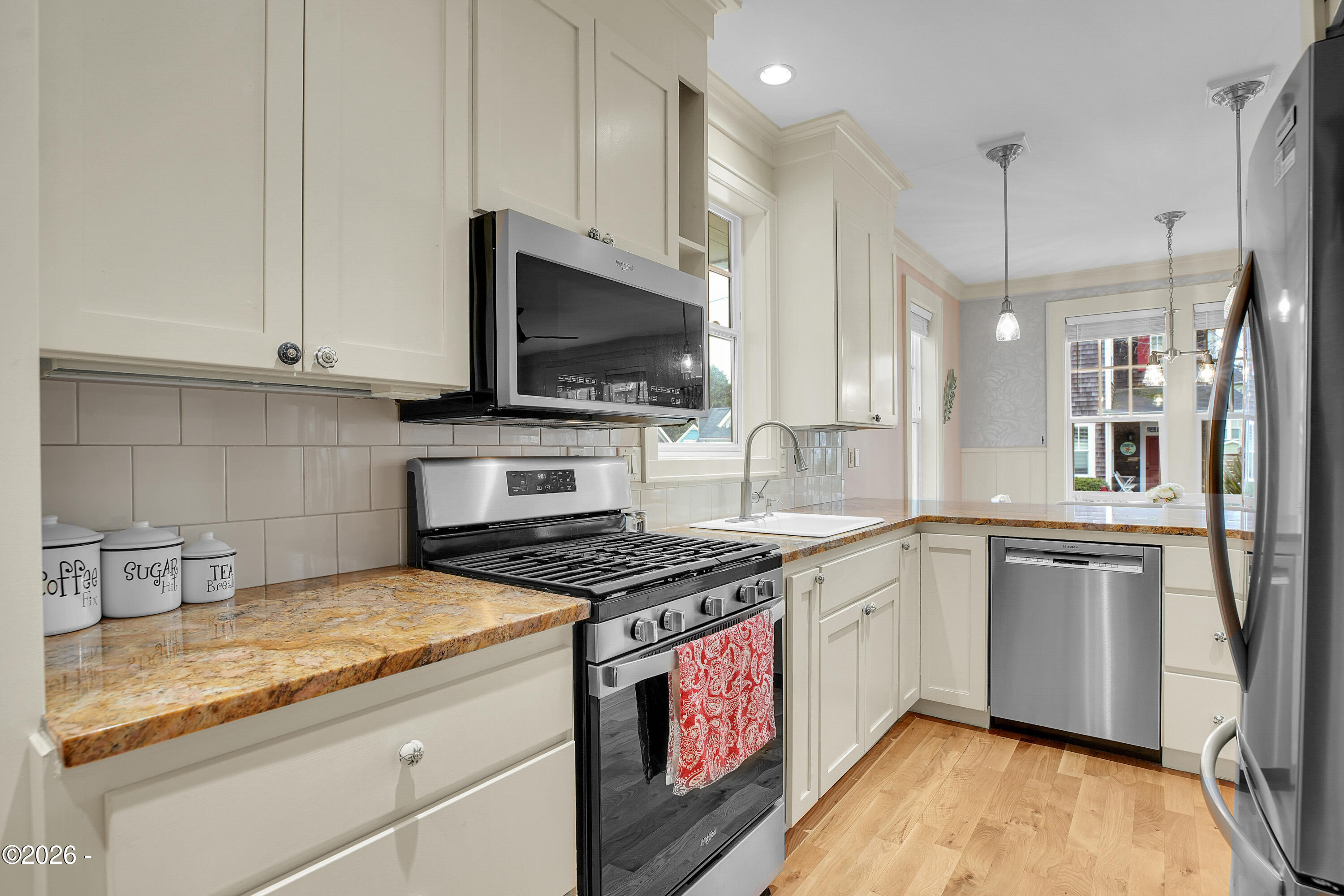 2746 SW Beach Avenue