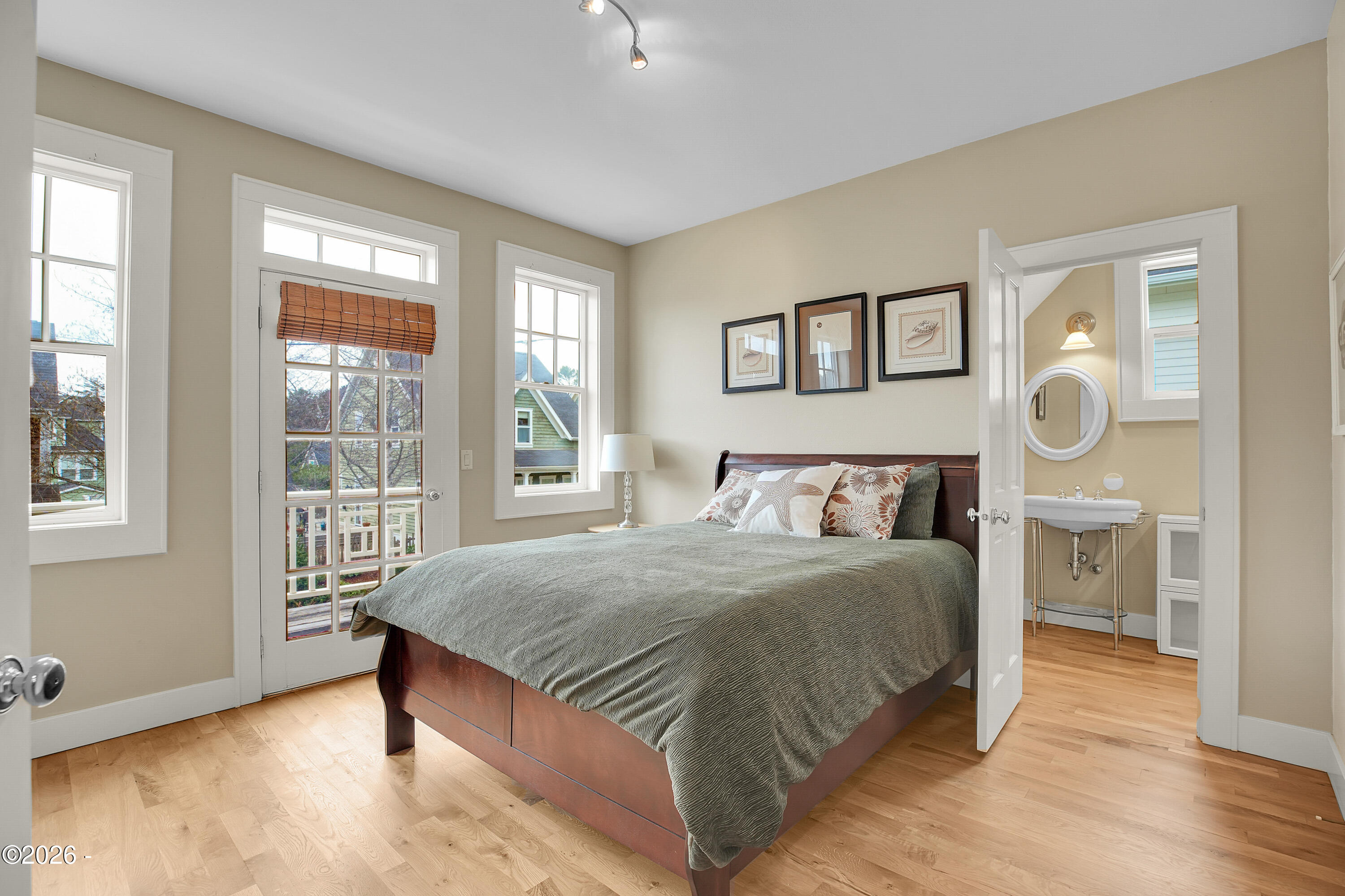 2746 SW Beach Avenue