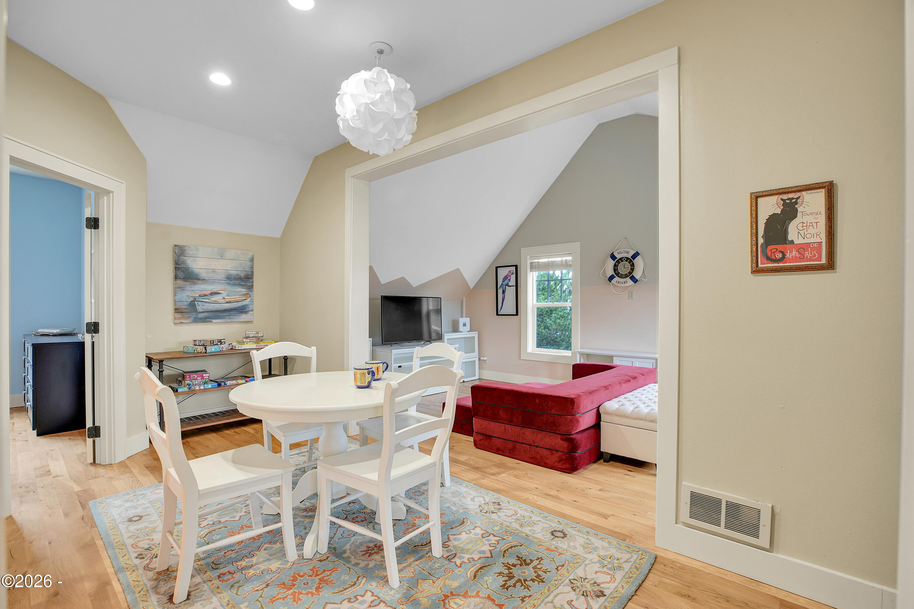 2746 SW Beach Avenue