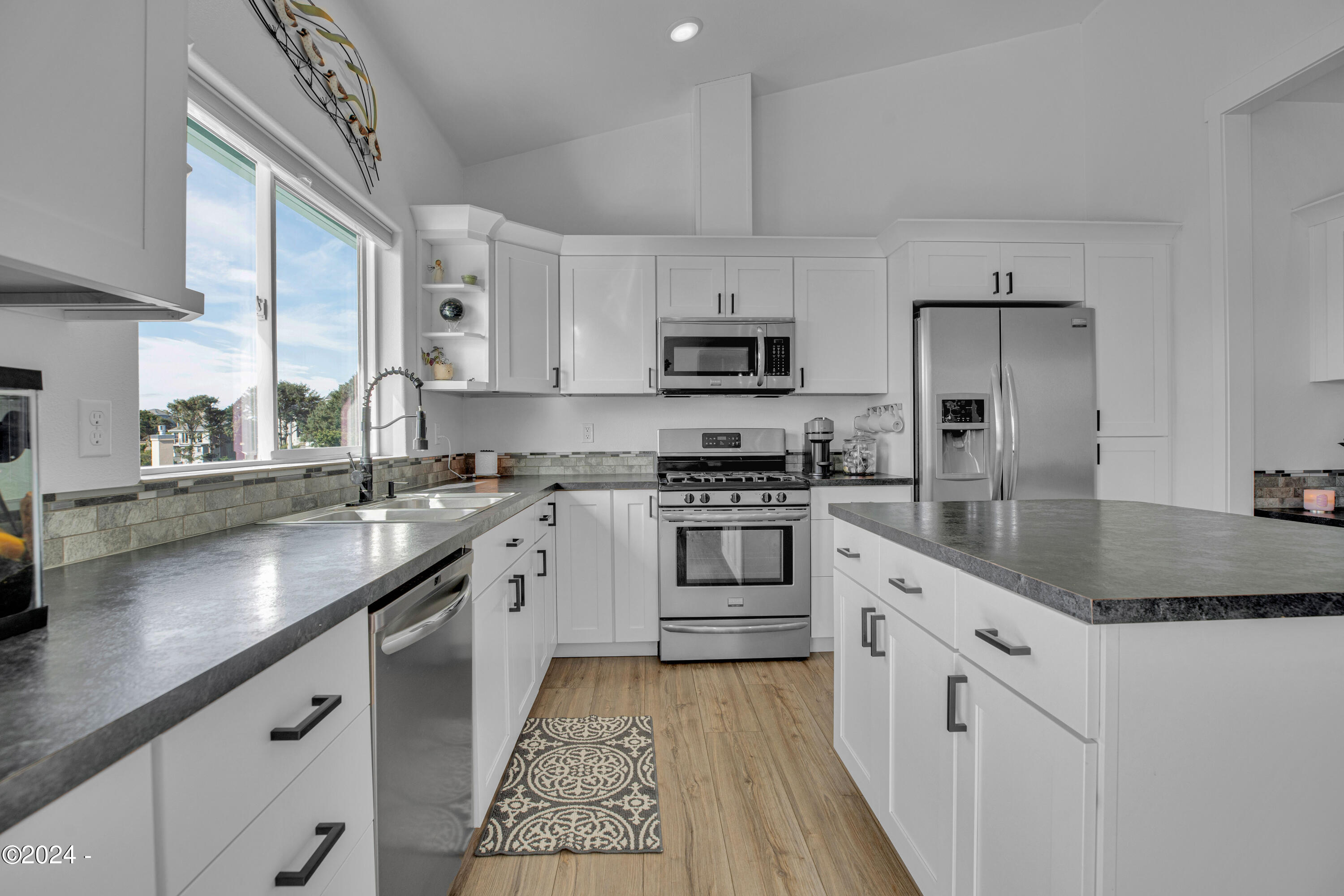 1791 NW Lincoln Loop