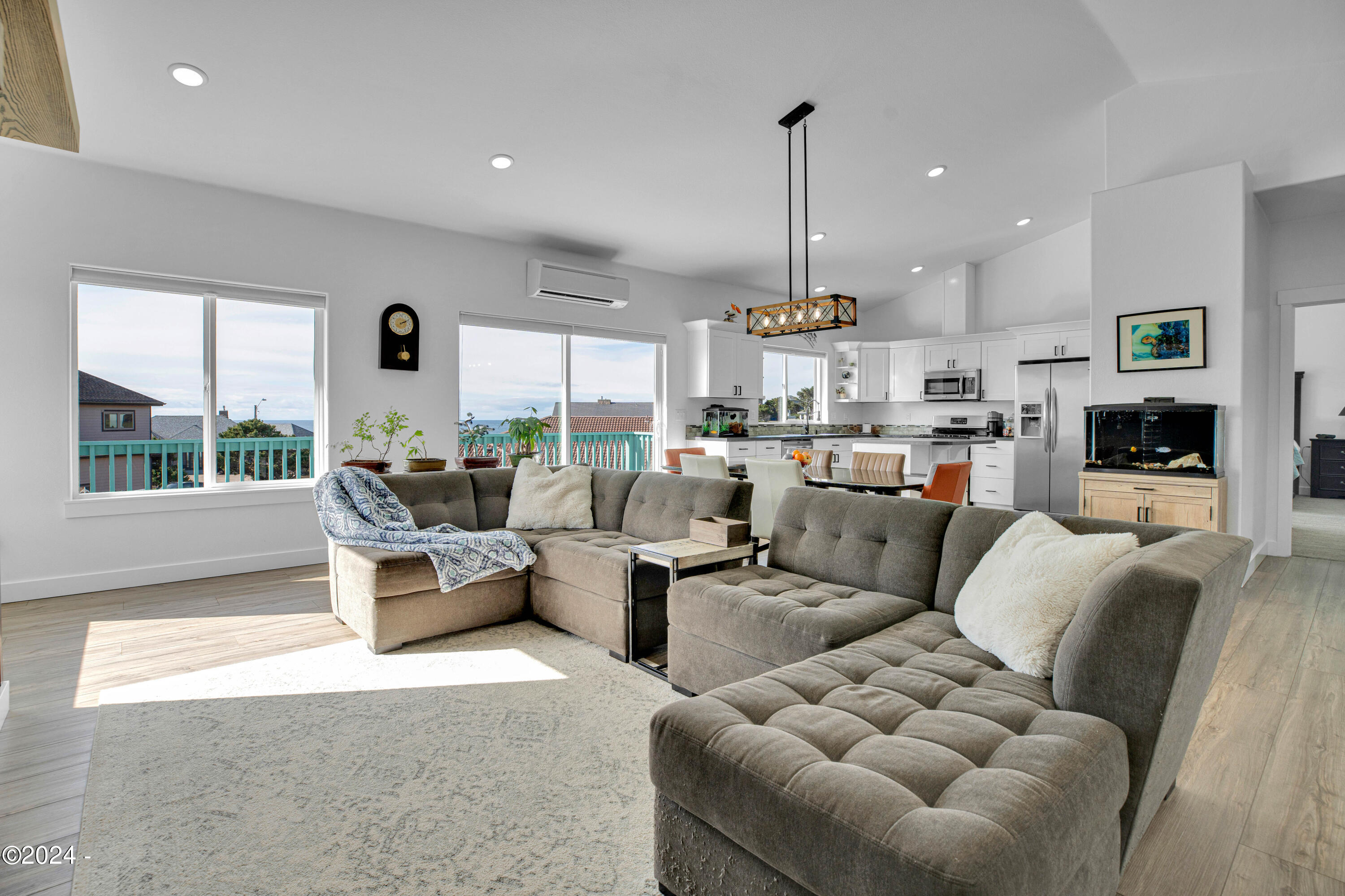 1791 NW Lincoln Loop