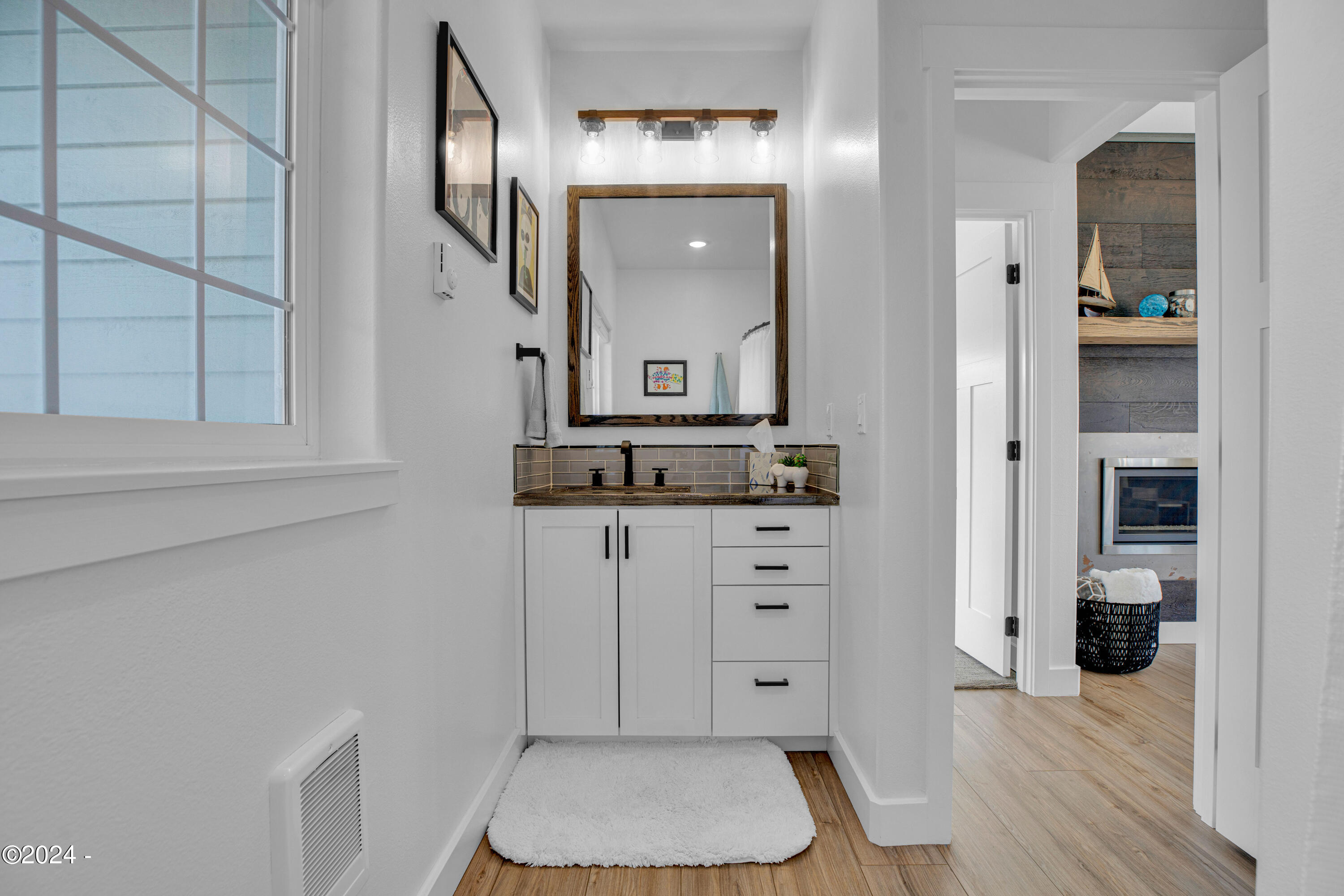 1791 NW Lincoln Loop