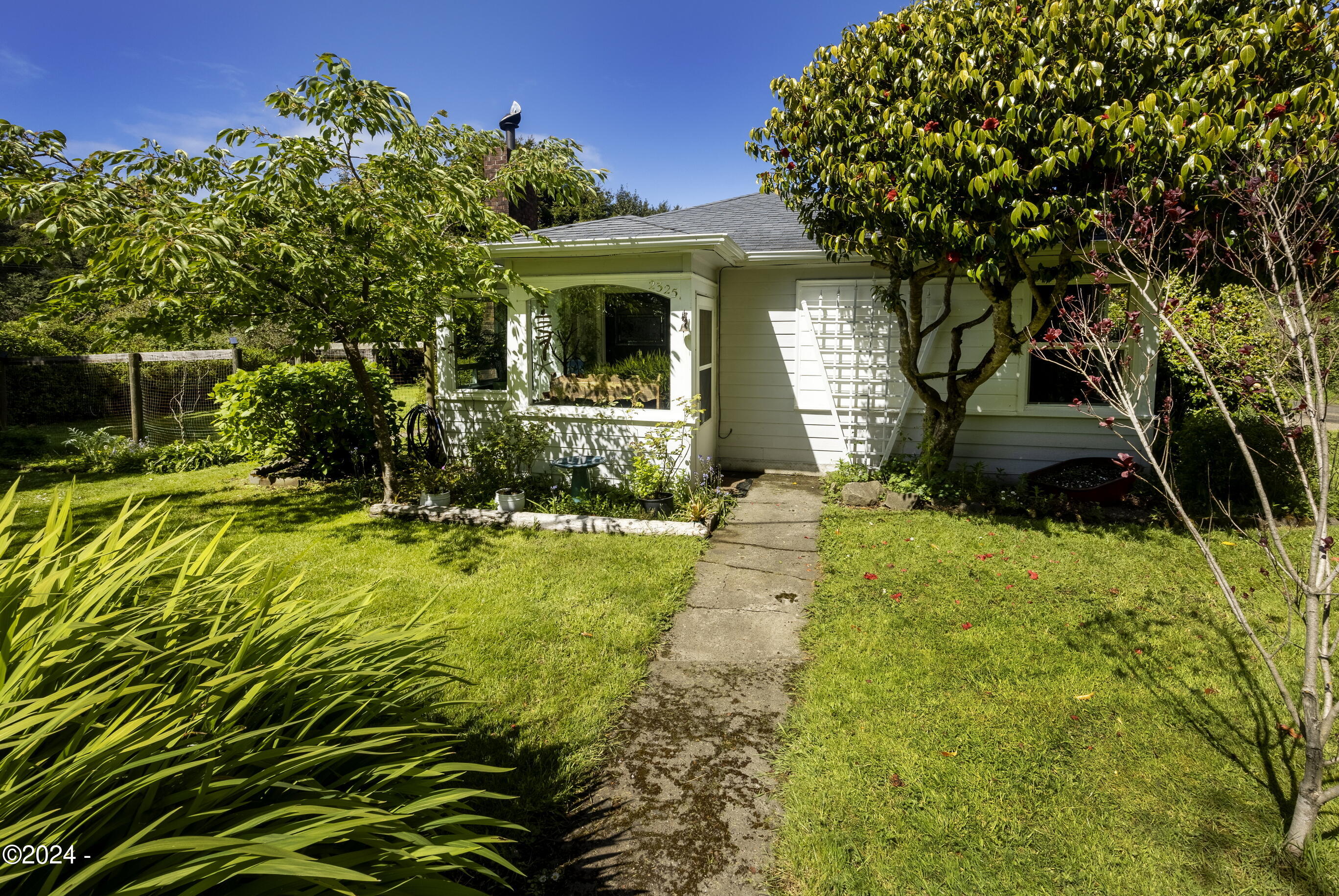 2325 NE Hays Court