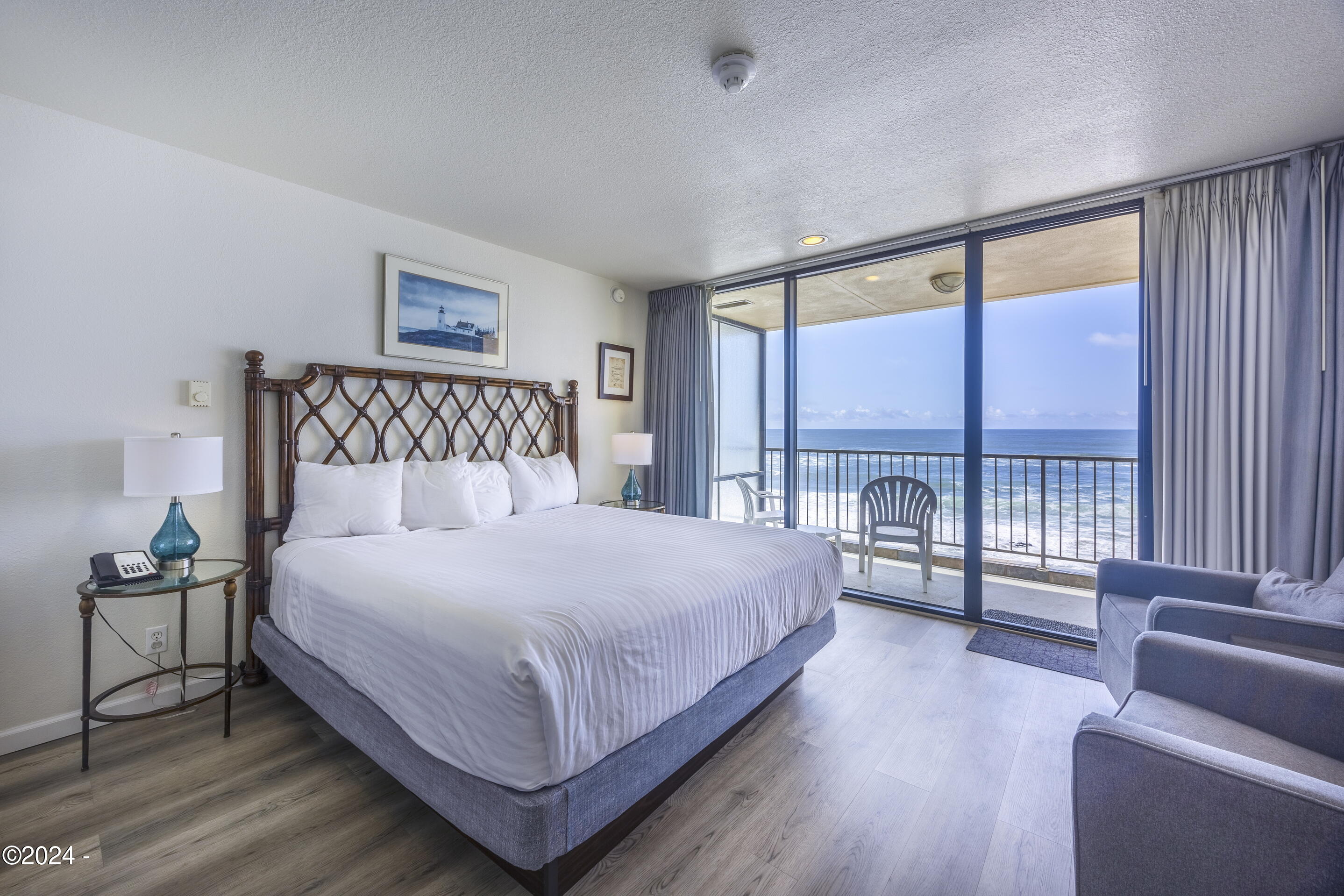 4009 SW Highway 101, 241