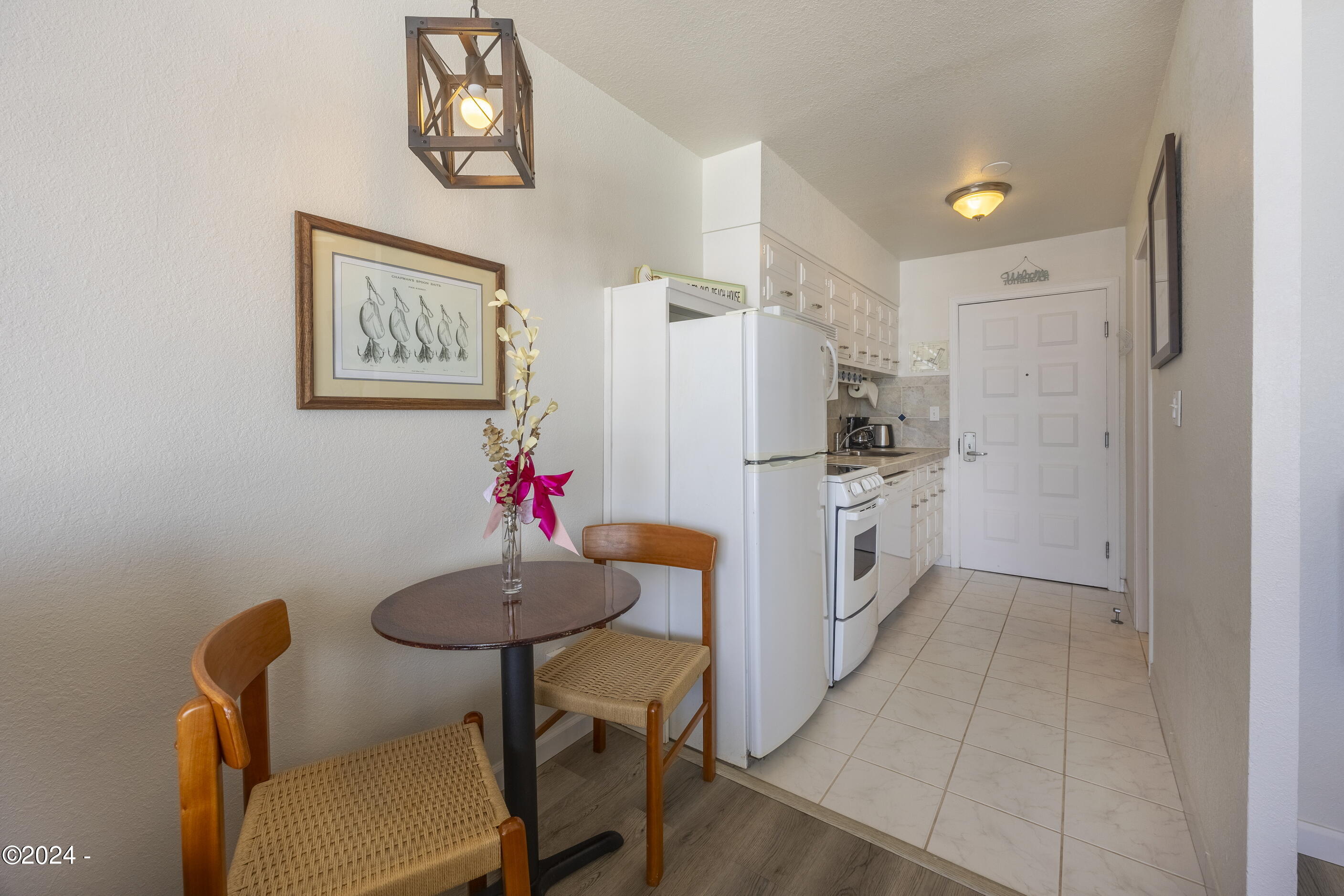 4009 SW Highway 101, 241