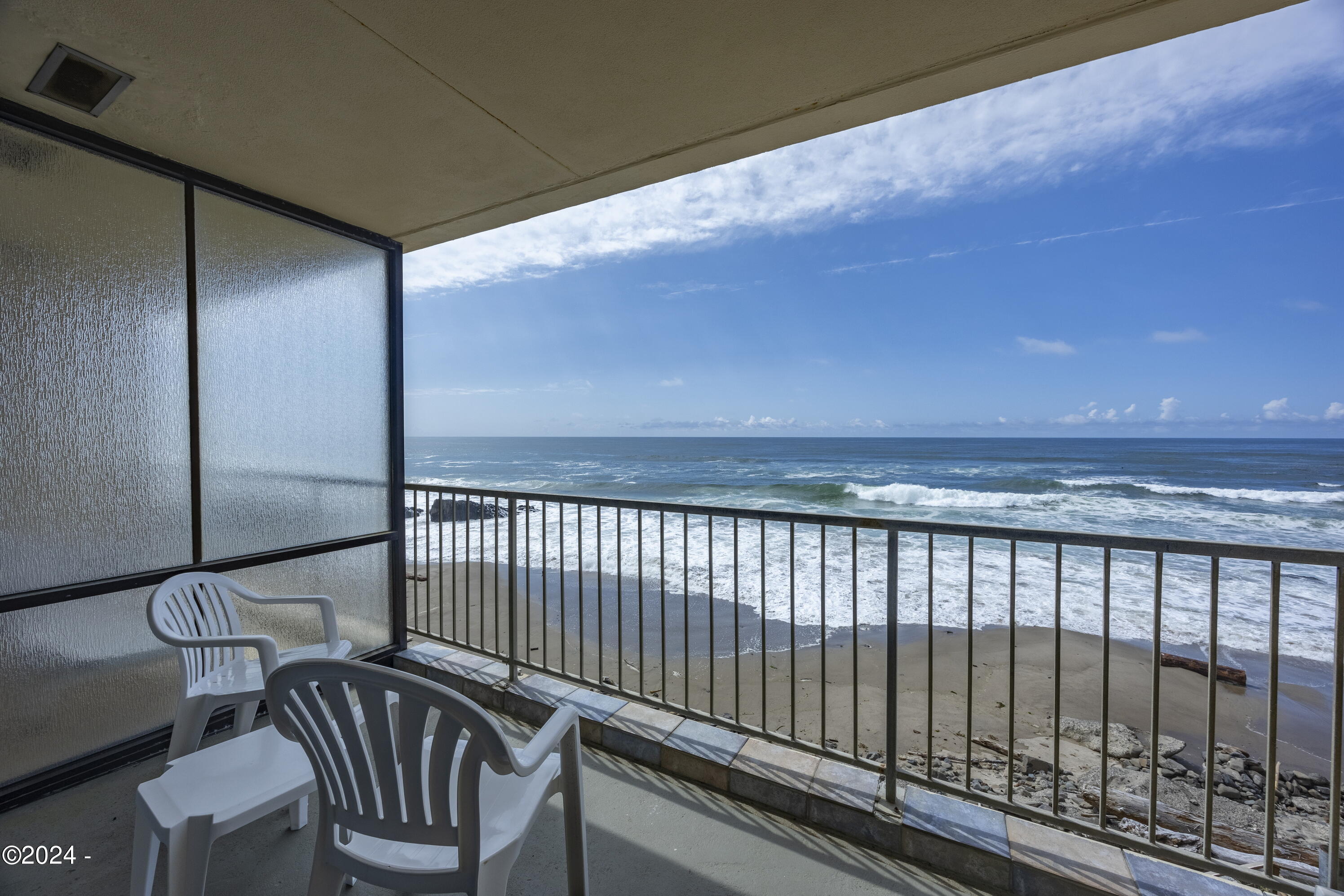 4009 SW Highway 101, 241