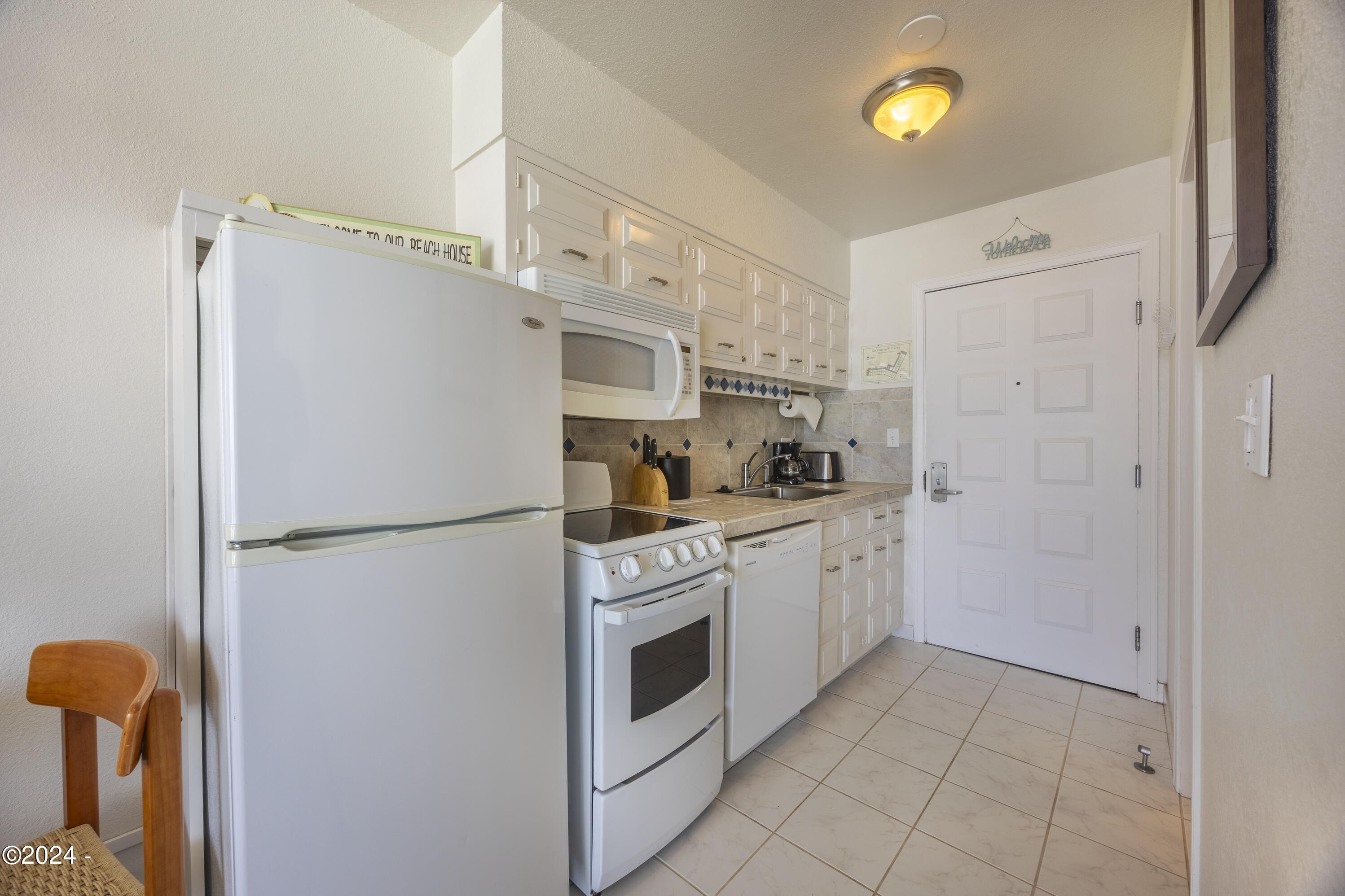 4009 SW Highway 101, 241