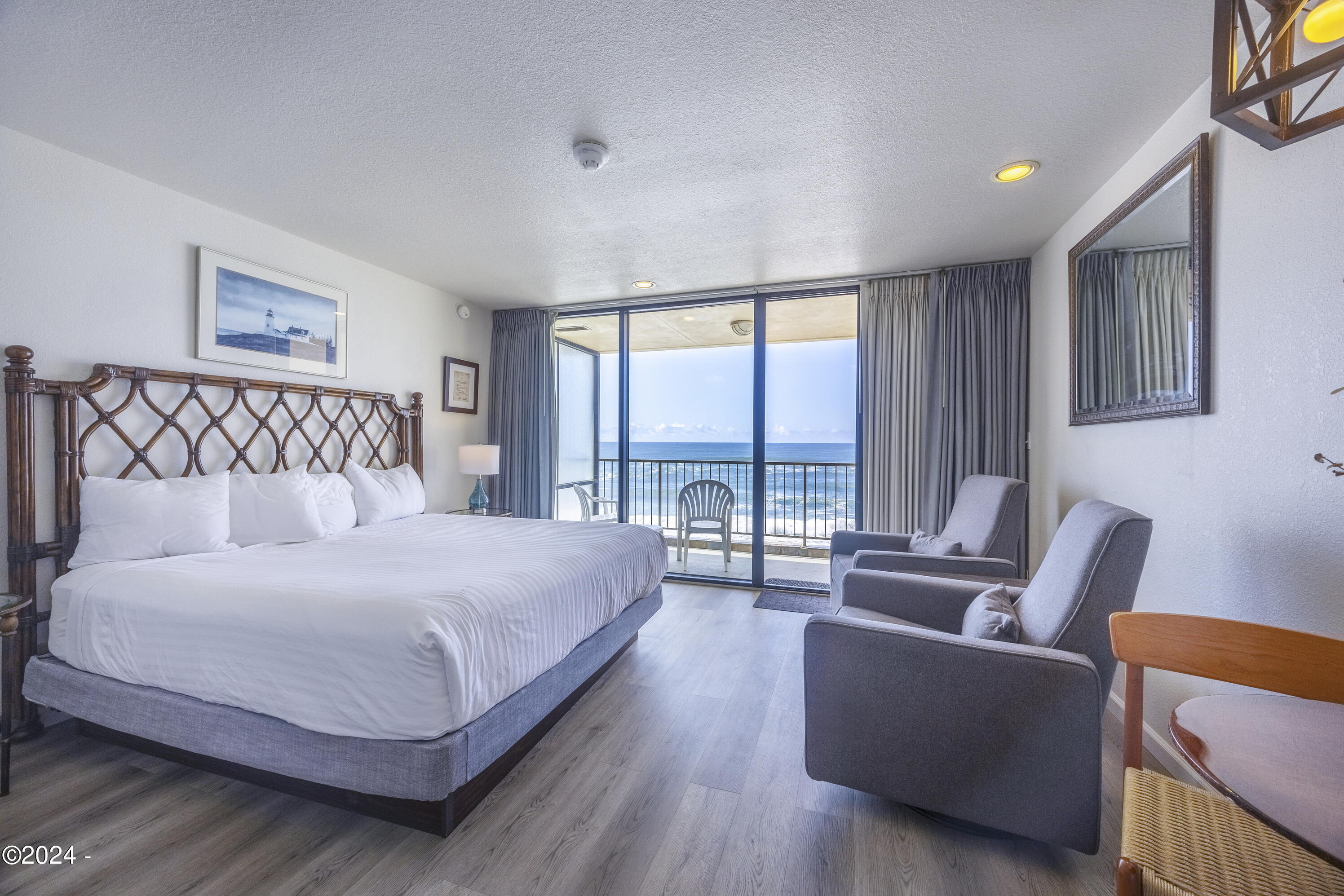 4009 SW Highway 101, 241