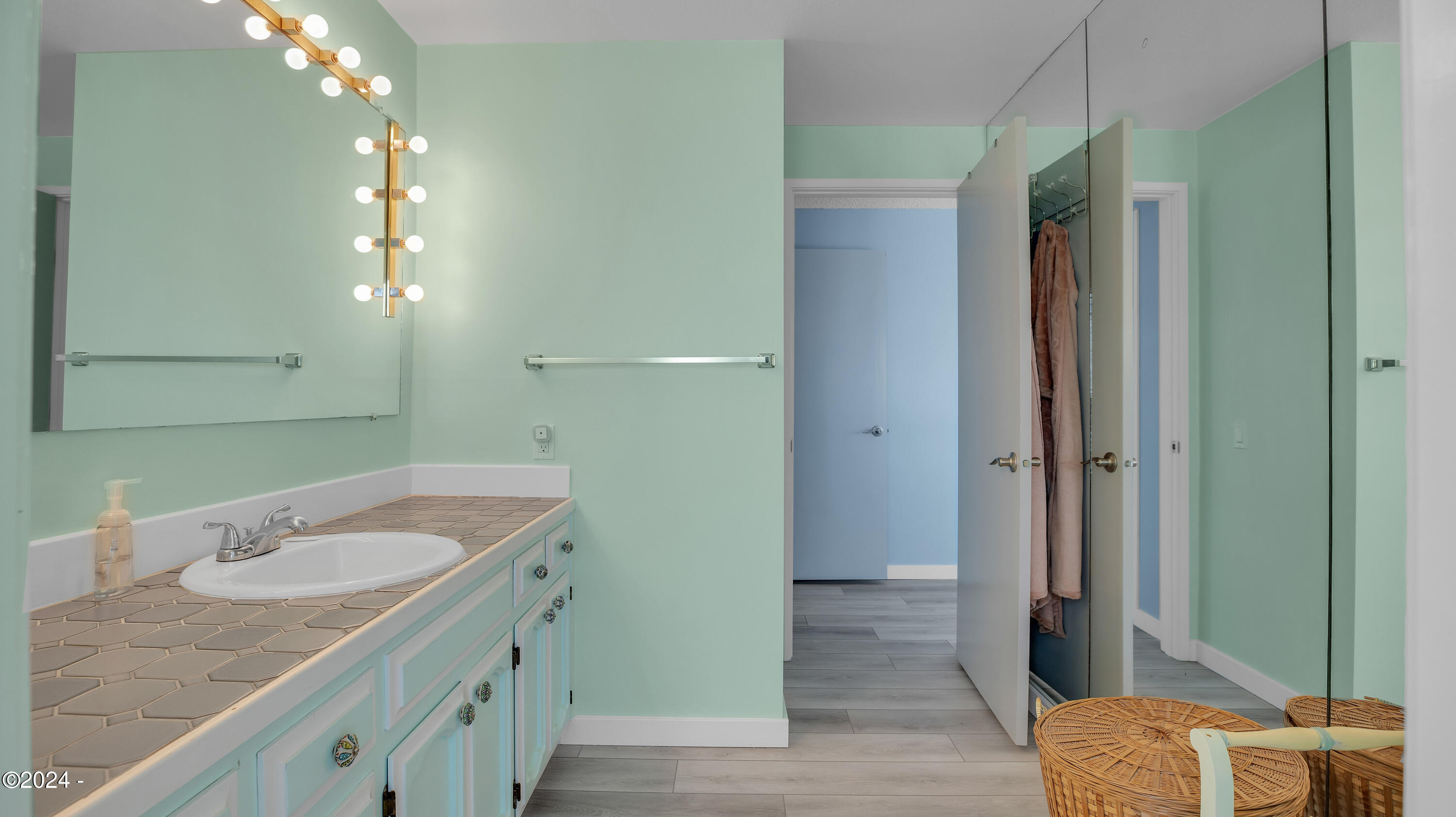 5725 NW Jetty Avenue