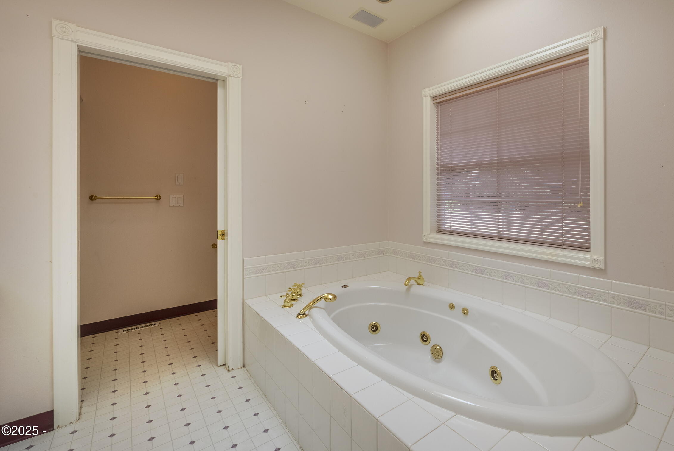 360 N Deerlane Drive