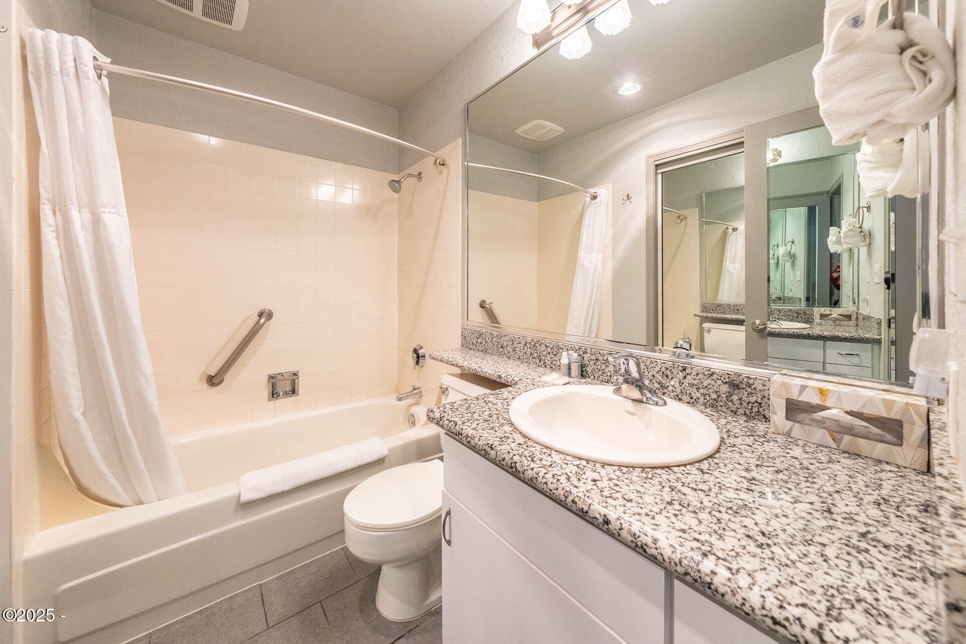 4009 SW Highway 101, 140