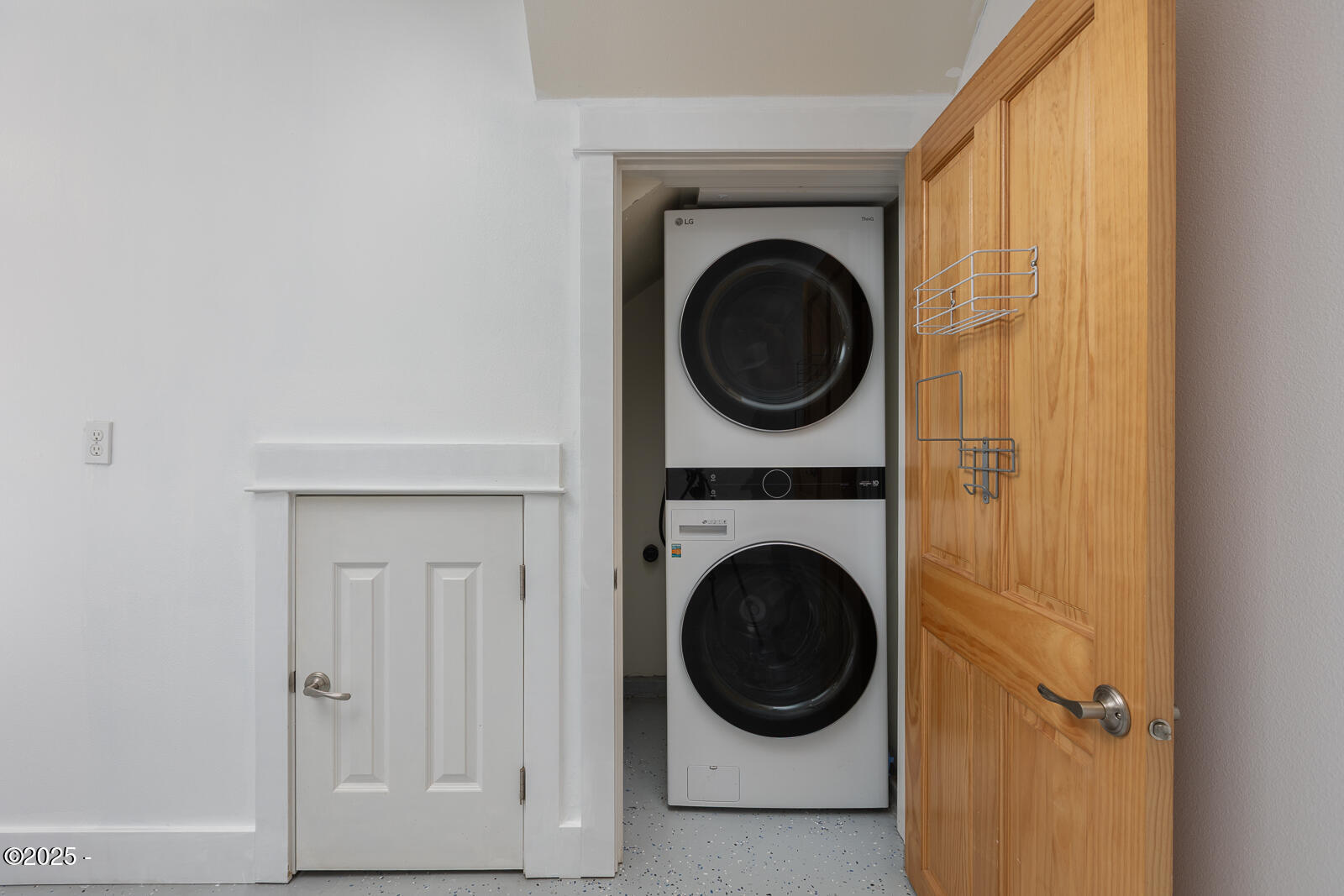 2781 SW Coast Avenue