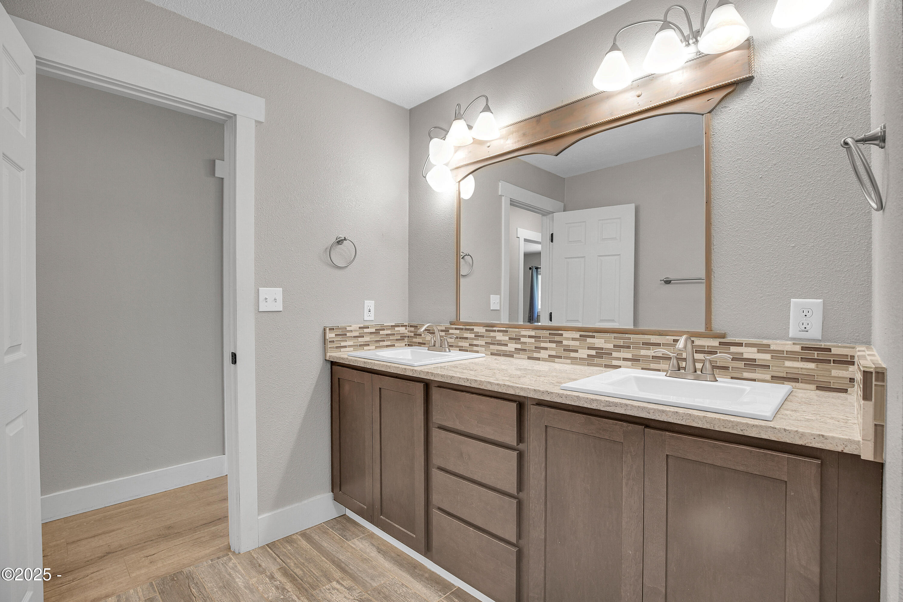 360 NE Edgecliff Drive