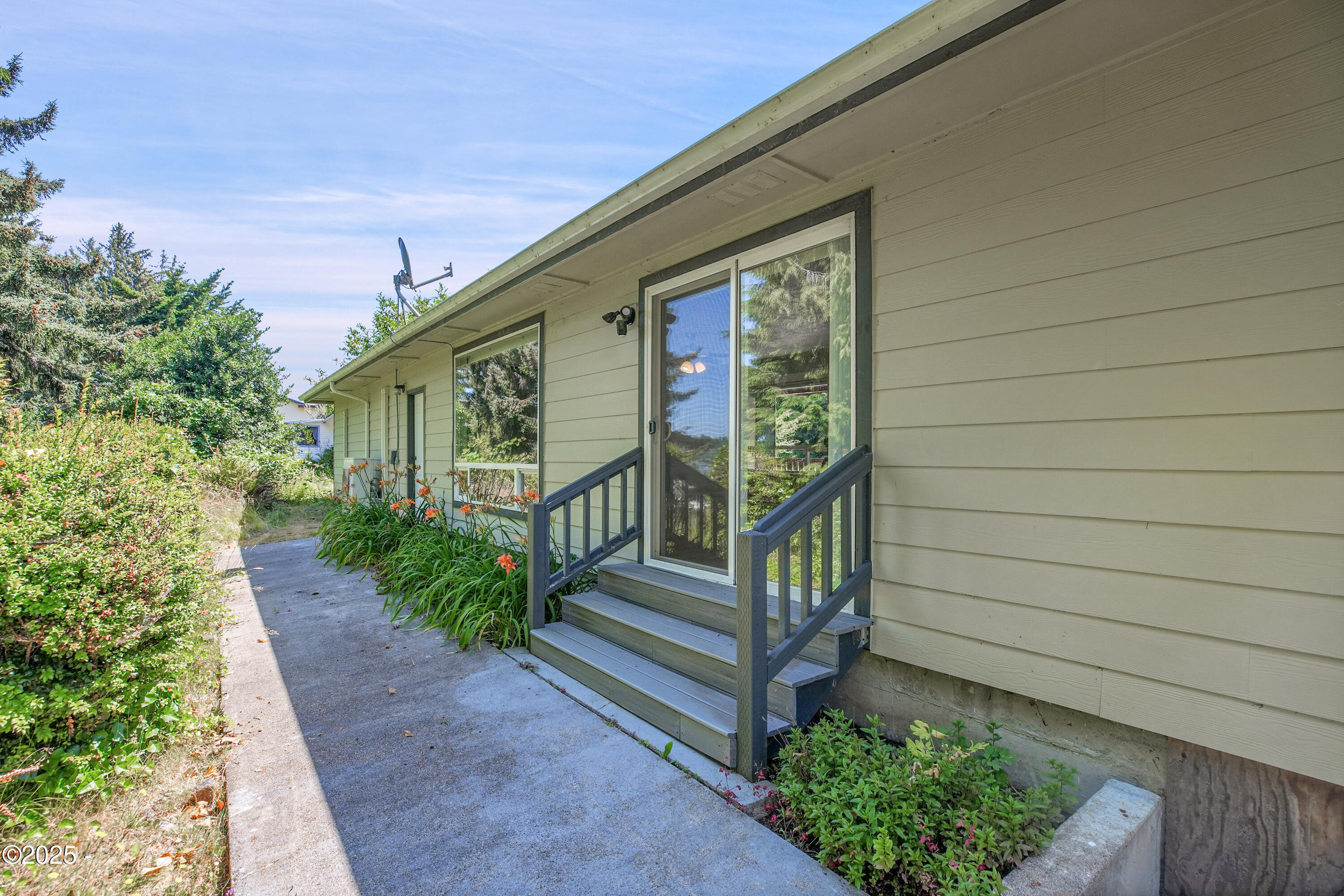 360 NE Edgecliff Drive