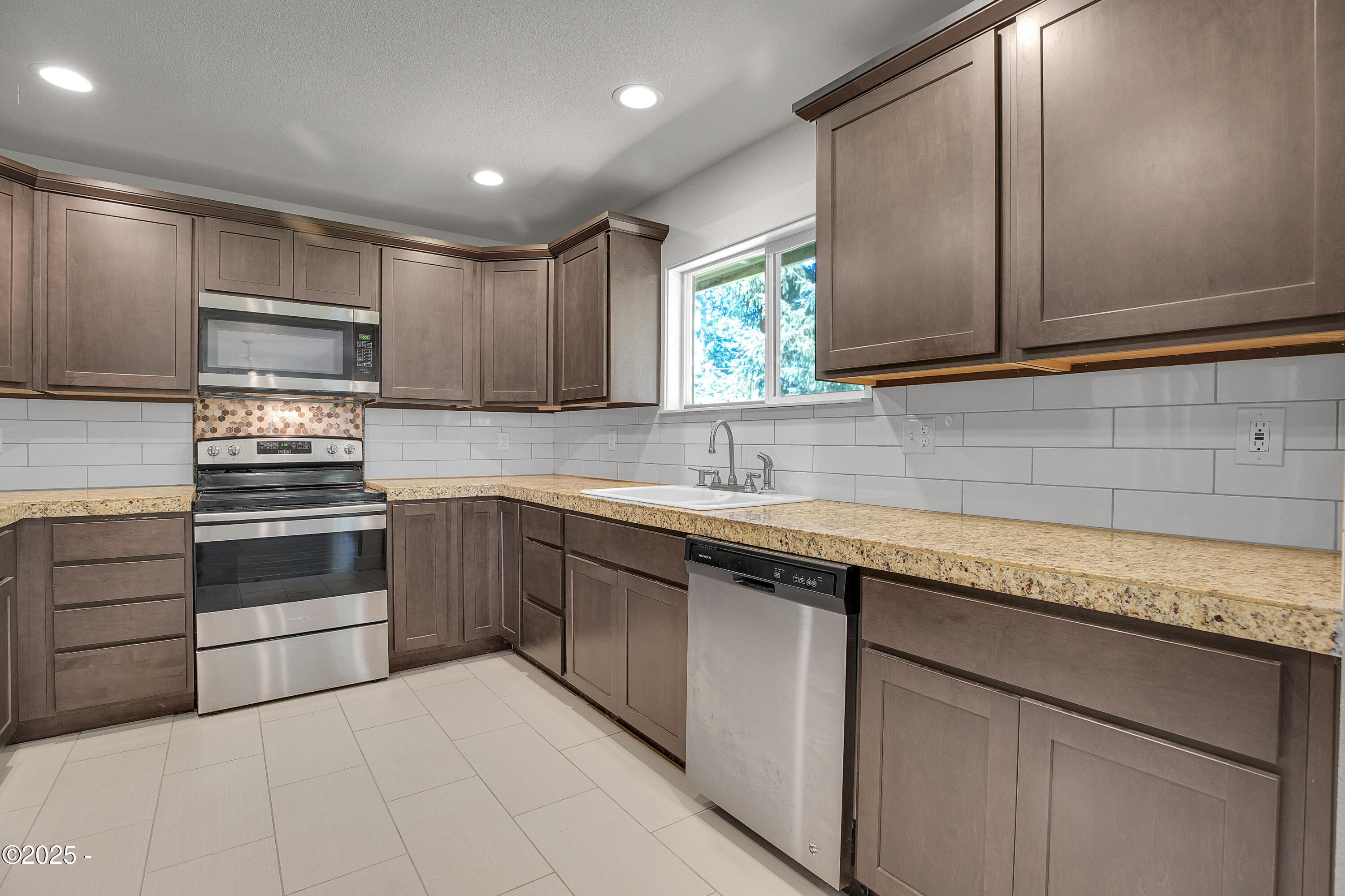 360 NE Edgecliff Drive