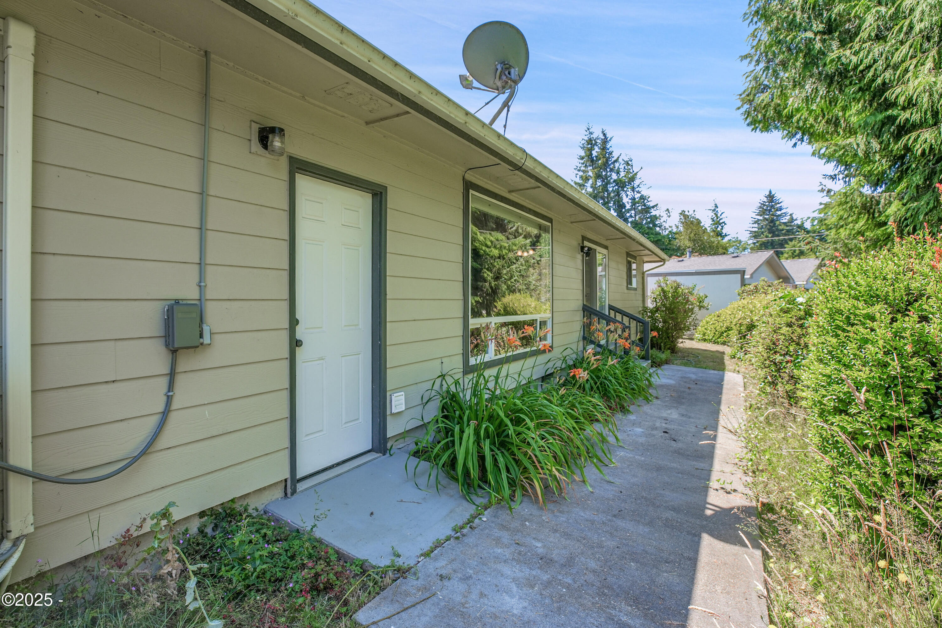 360 NE Edgecliff Drive