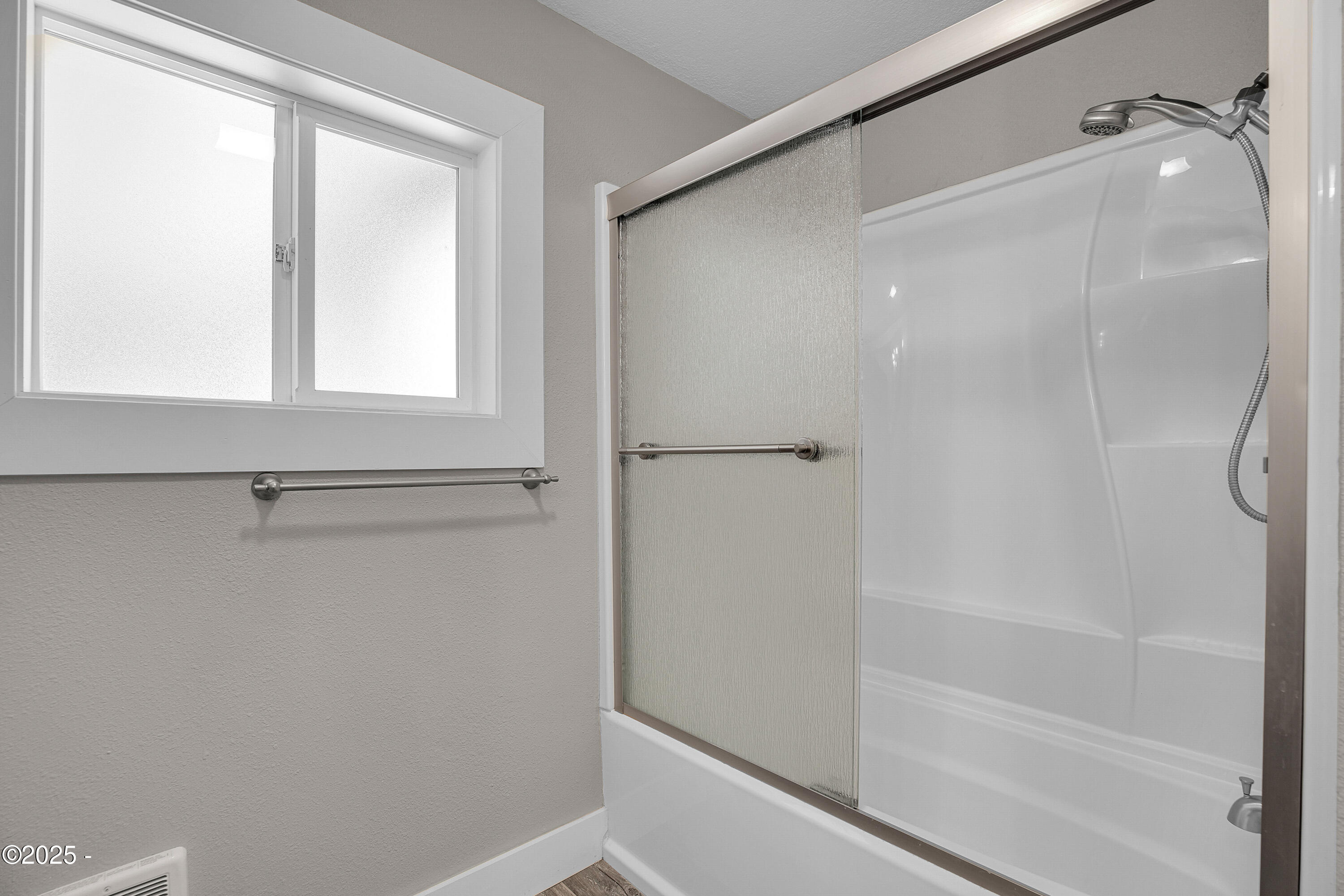 360 NE Edgecliff Drive