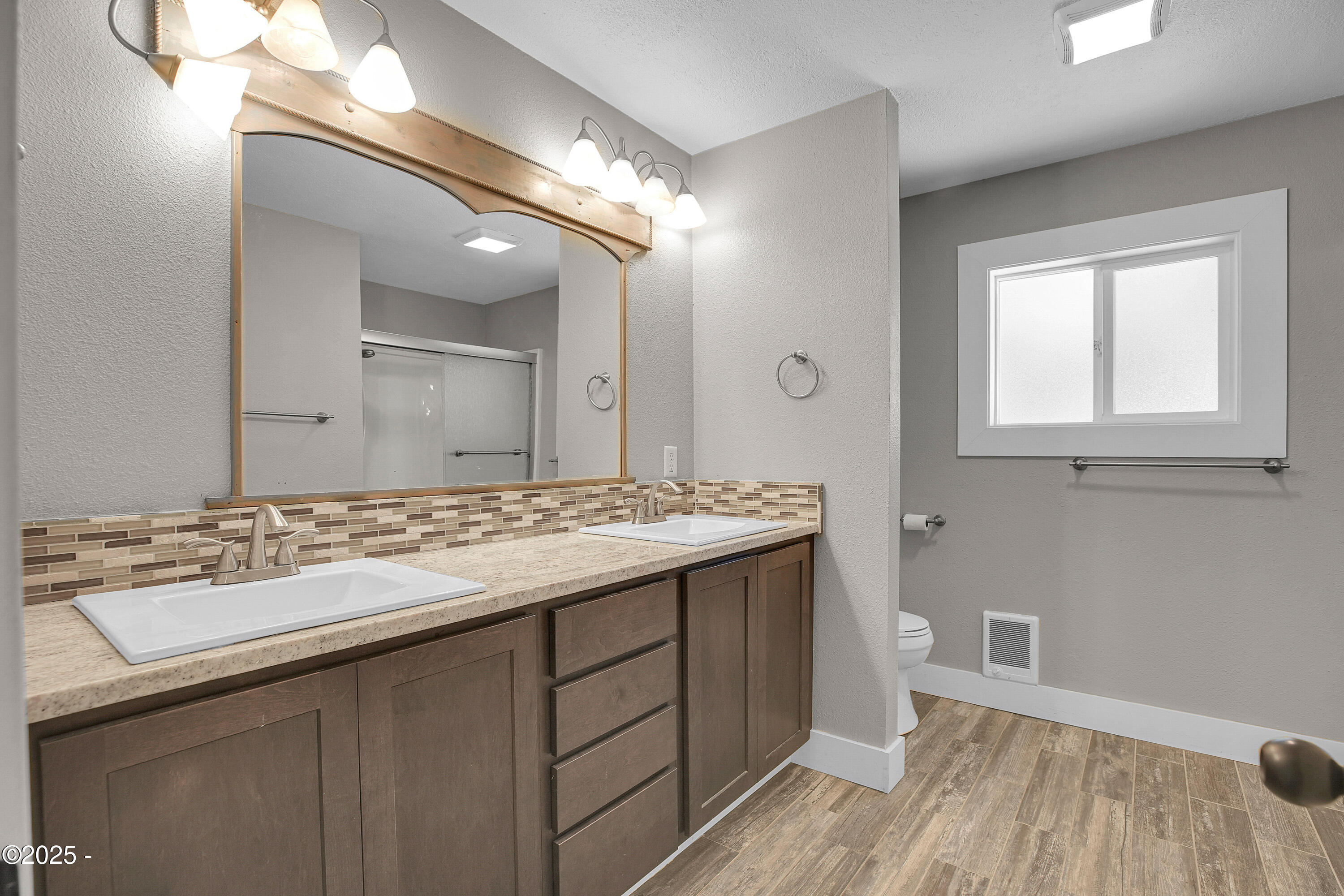 360 NE Edgecliff Drive