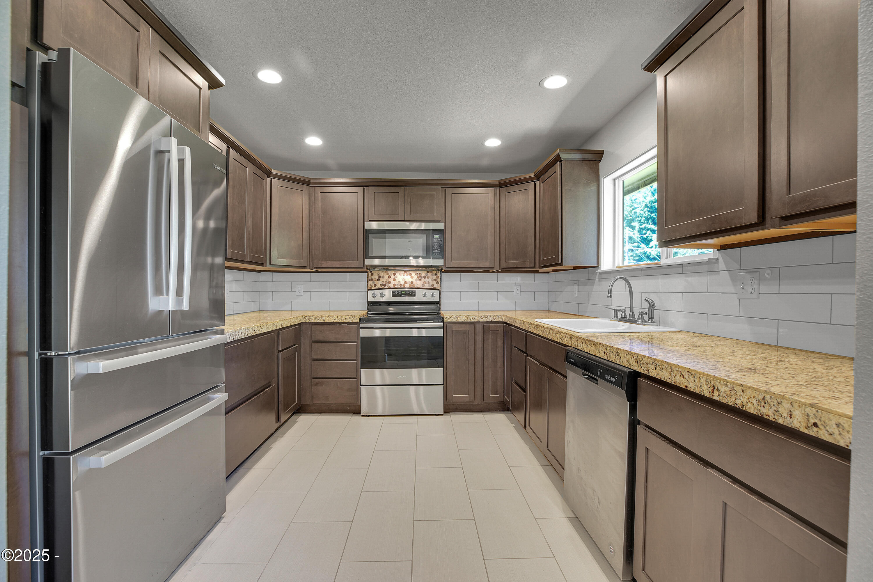 360 NE Edgecliff Drive