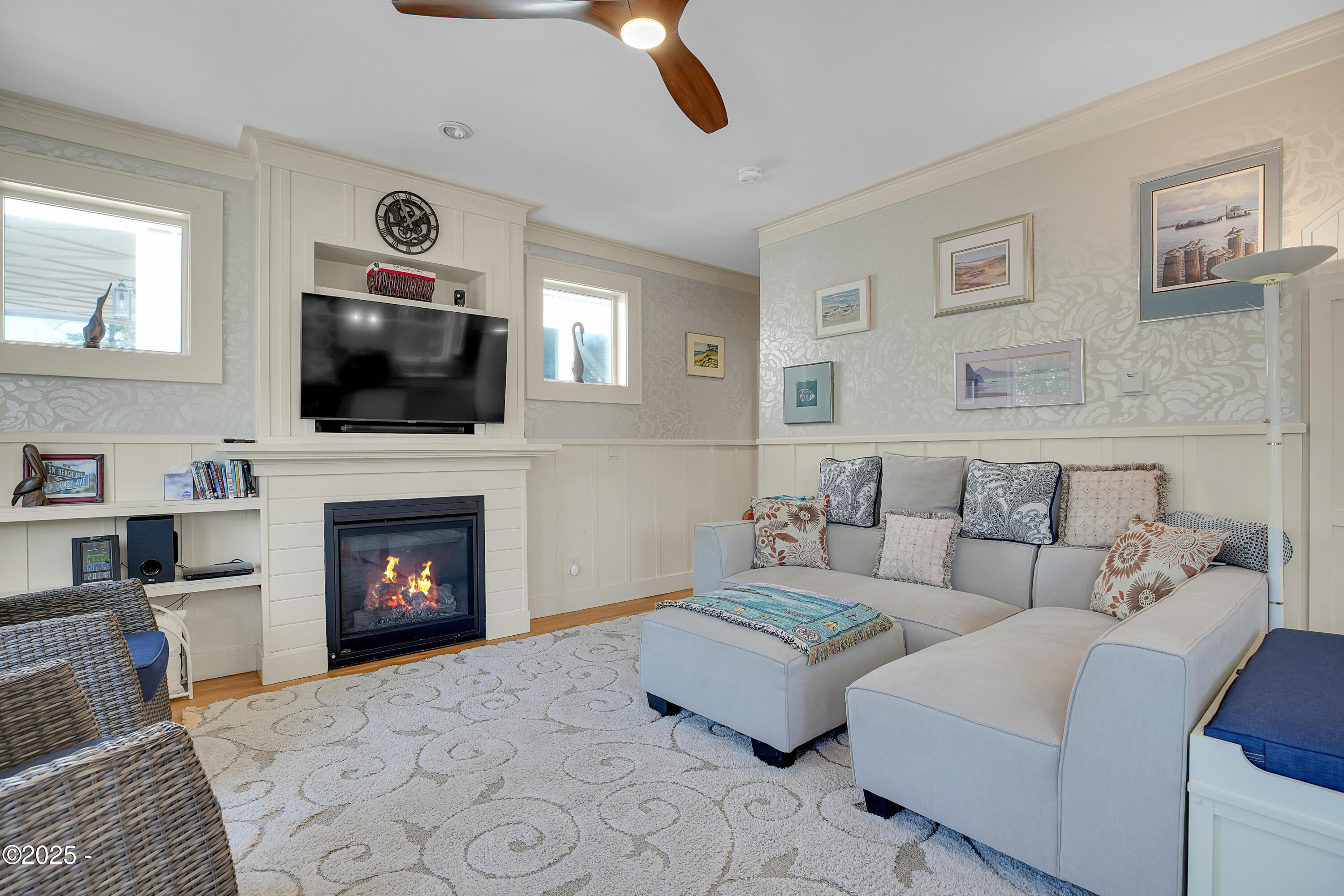 2746 SW Beach Avenue