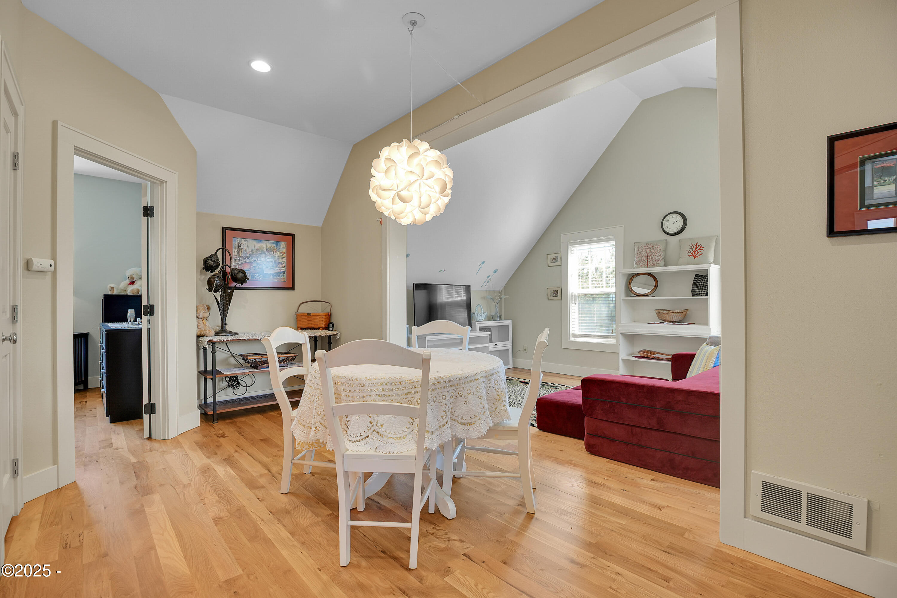 2746 SW Beach Avenue