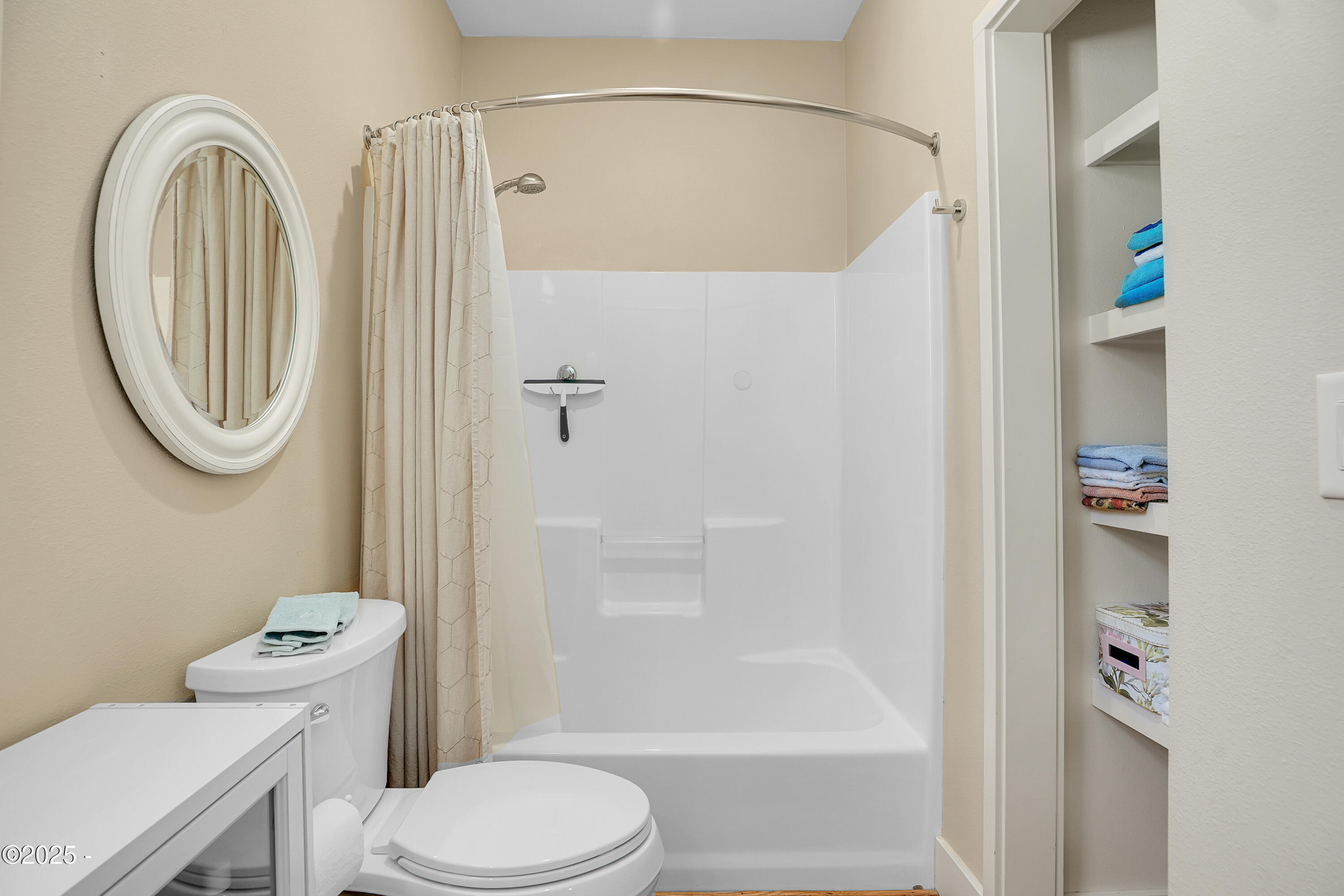 2746 SW Beach Avenue