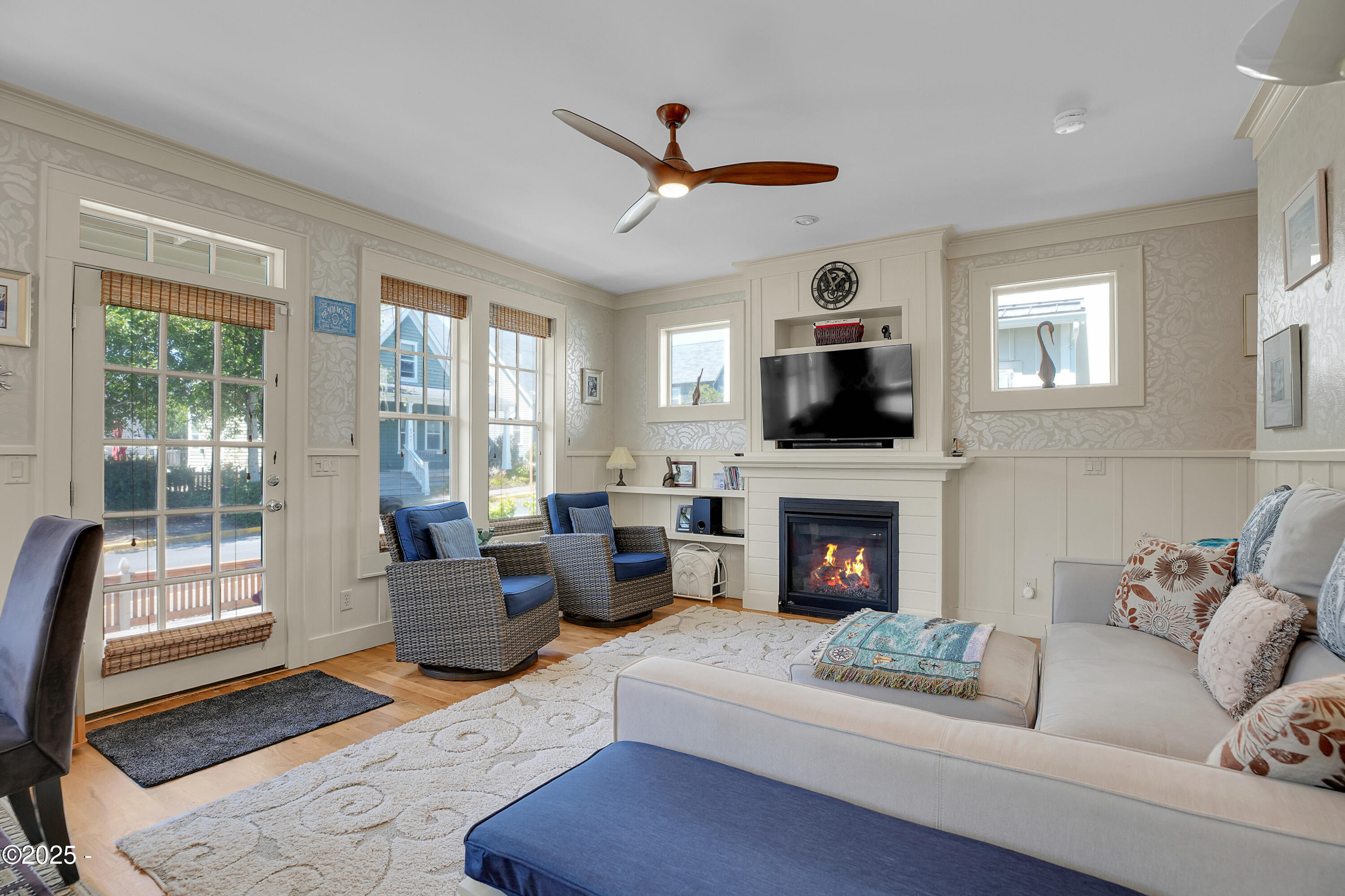 2746 SW Beach Avenue