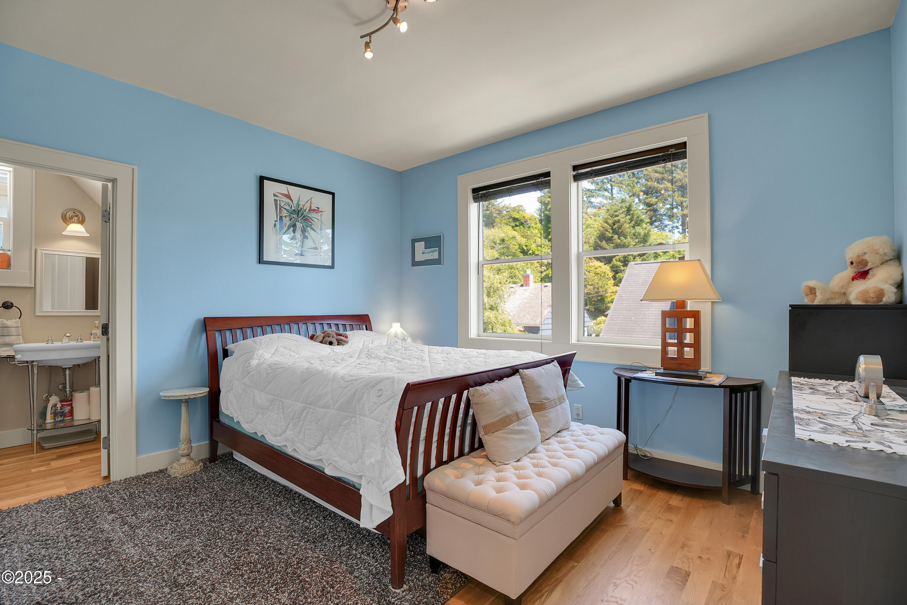 2746 SW Beach Avenue