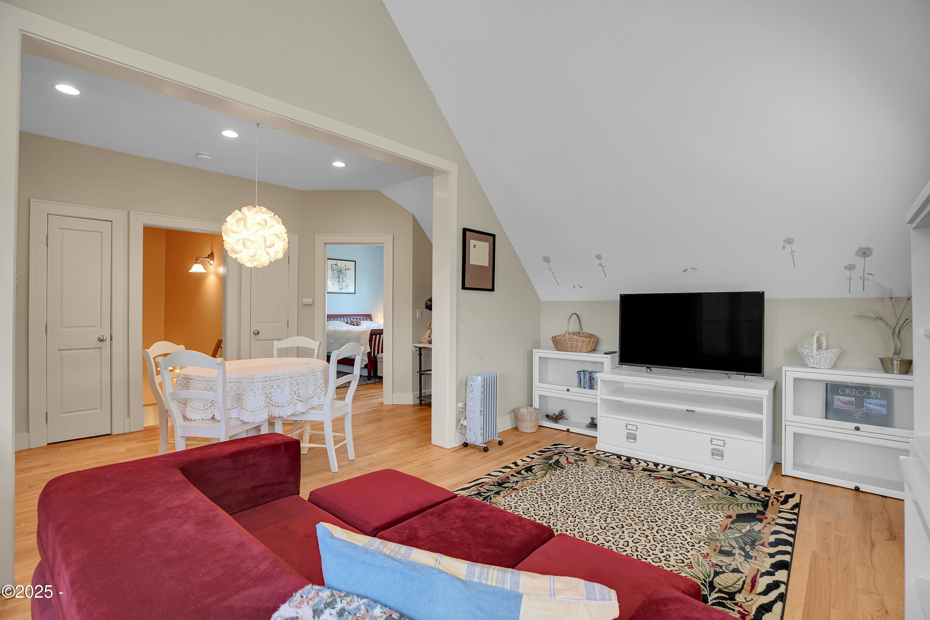 2746 SW Beach Avenue