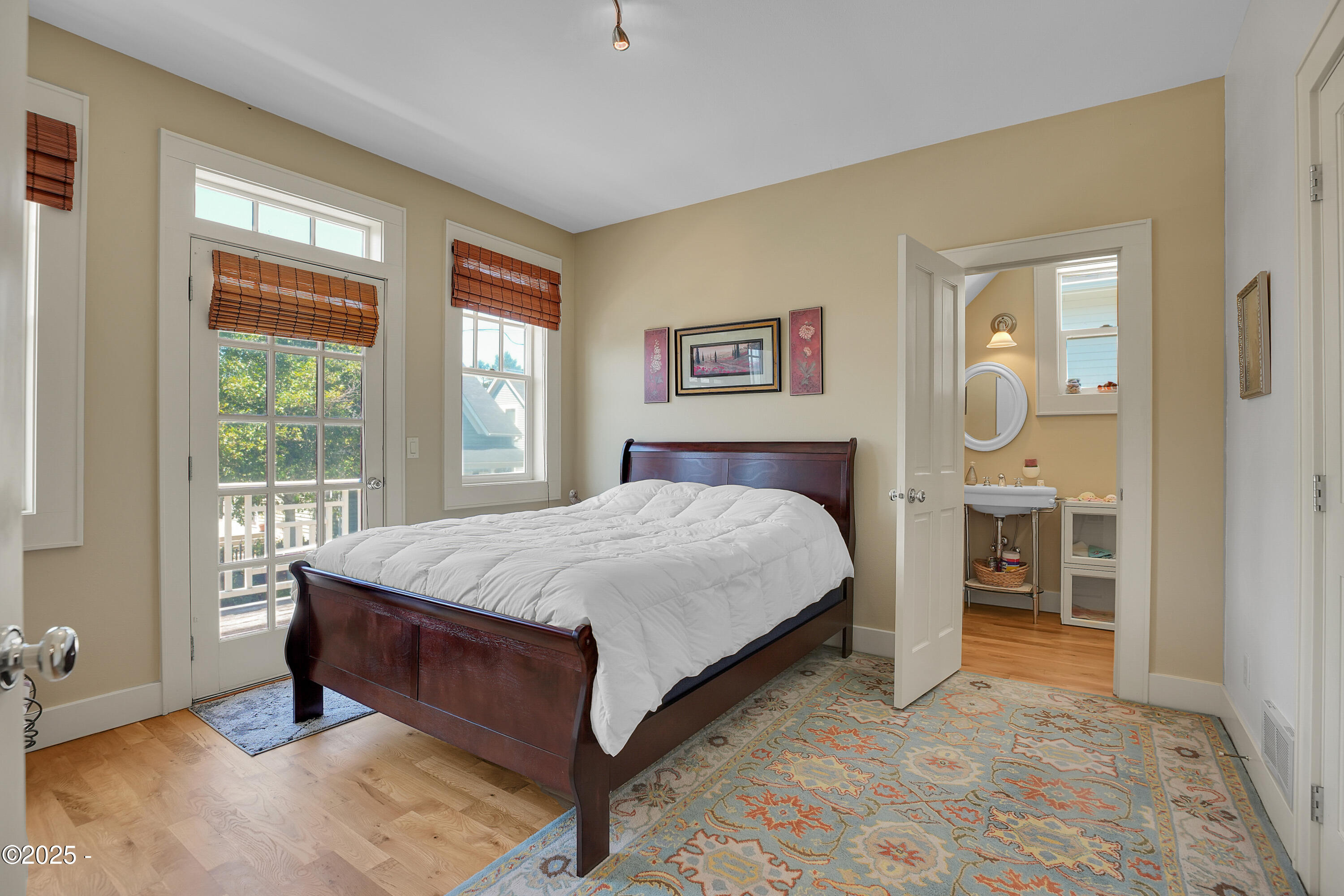 2746 SW Beach Avenue